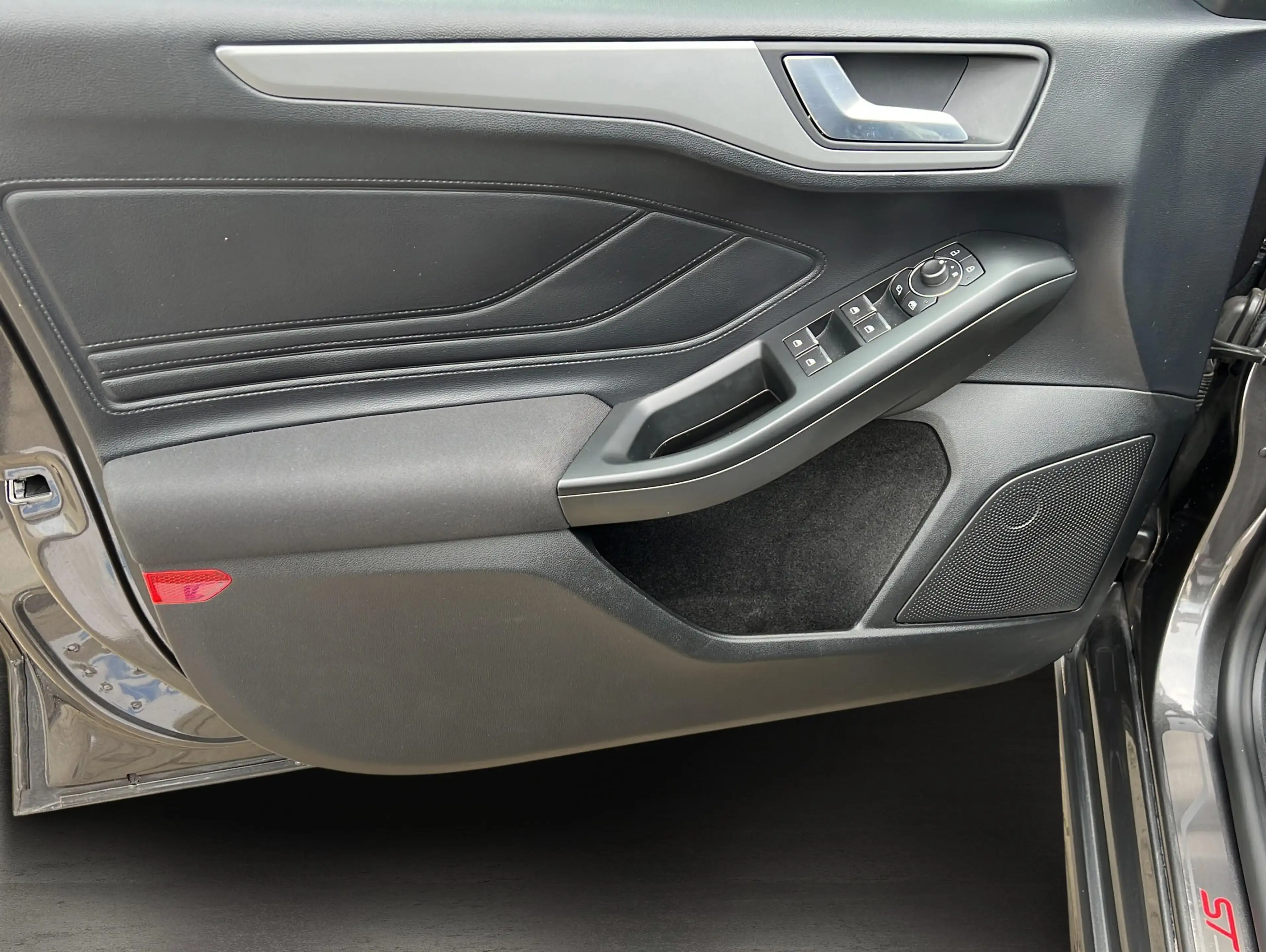 Ford Focus Turnier 1.0 EcoBoost ST-Line*ACC* — photo 3