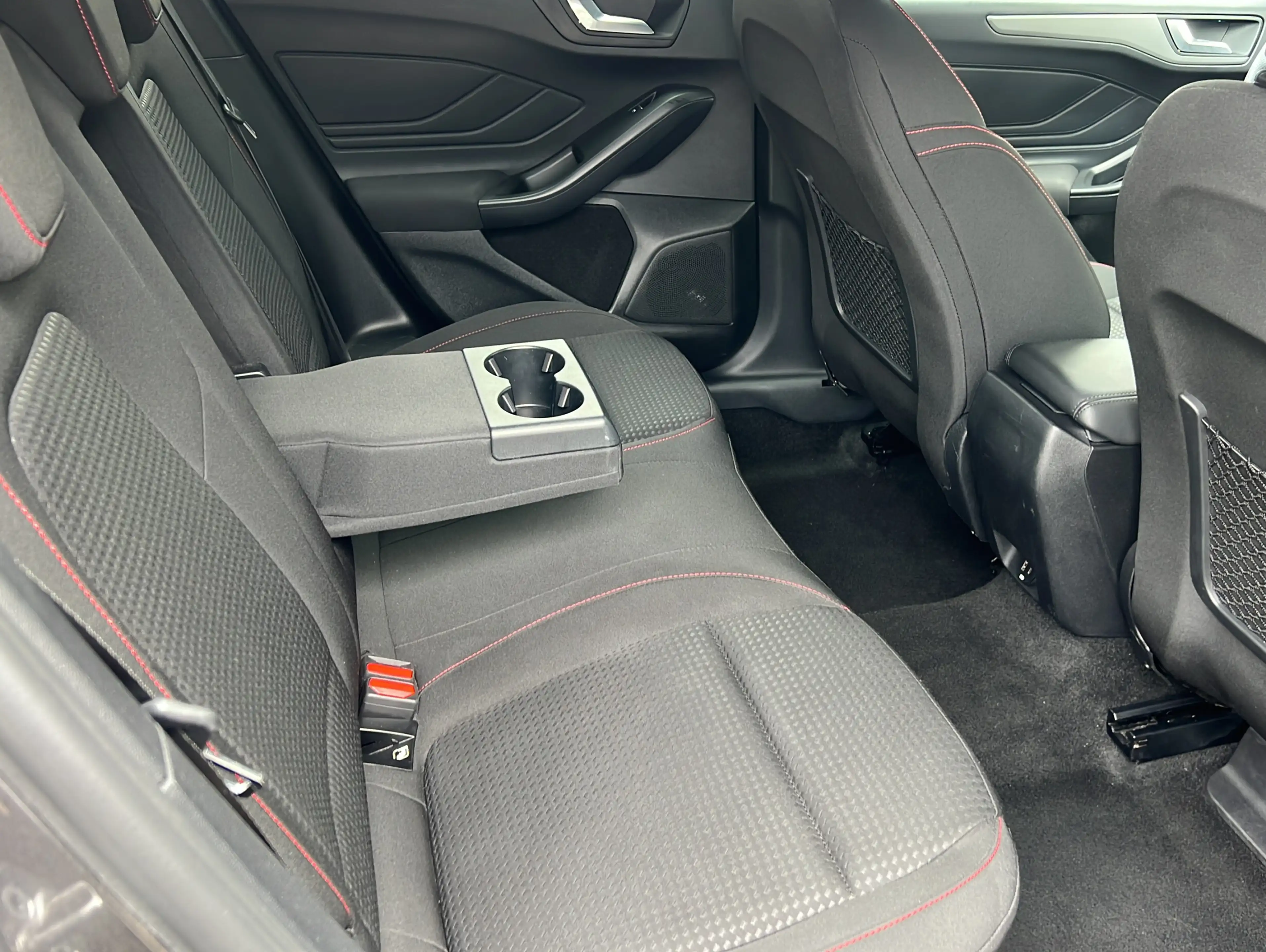 Ford Focus Turnier 1.0 EcoBoost ST-Line*ACC* — photo 16