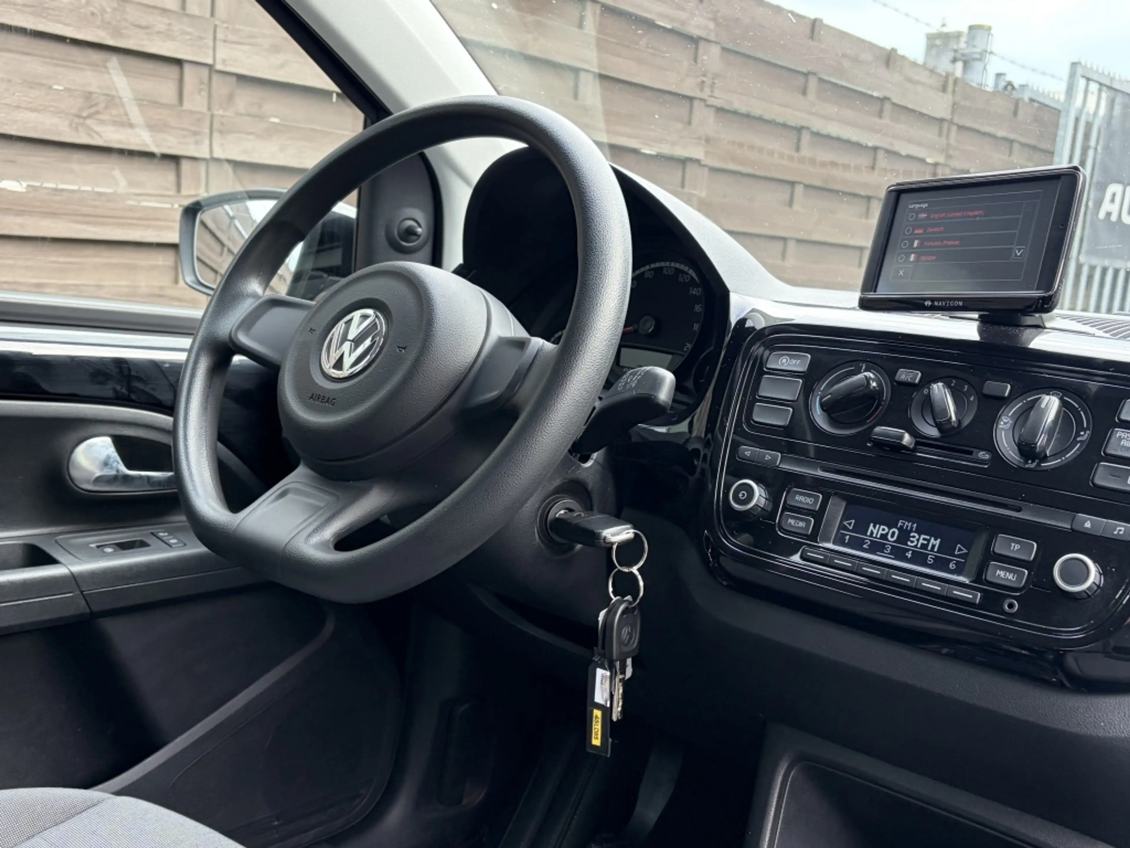Volkswagen up! 1.0 move up! BlueMotion / Navigatie / Airco / NL-a — photo 12