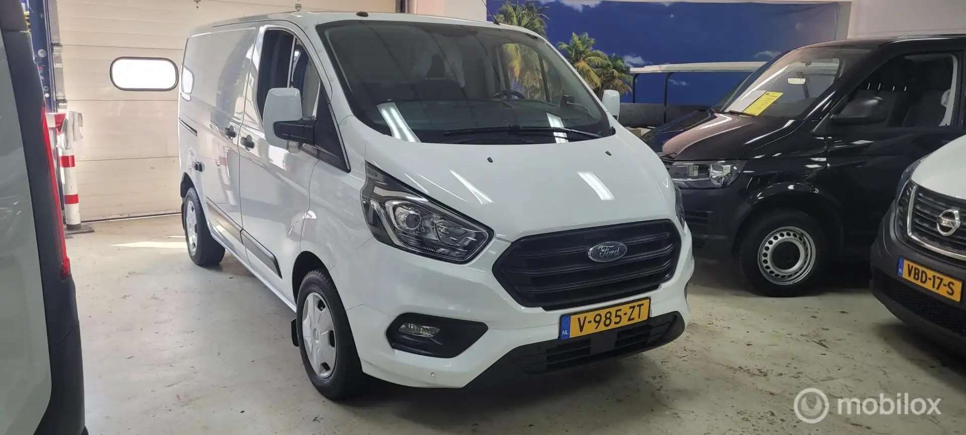 Ford Transit Custom 300 2.0 TDCI L1H1 met inrichting Wit - 1