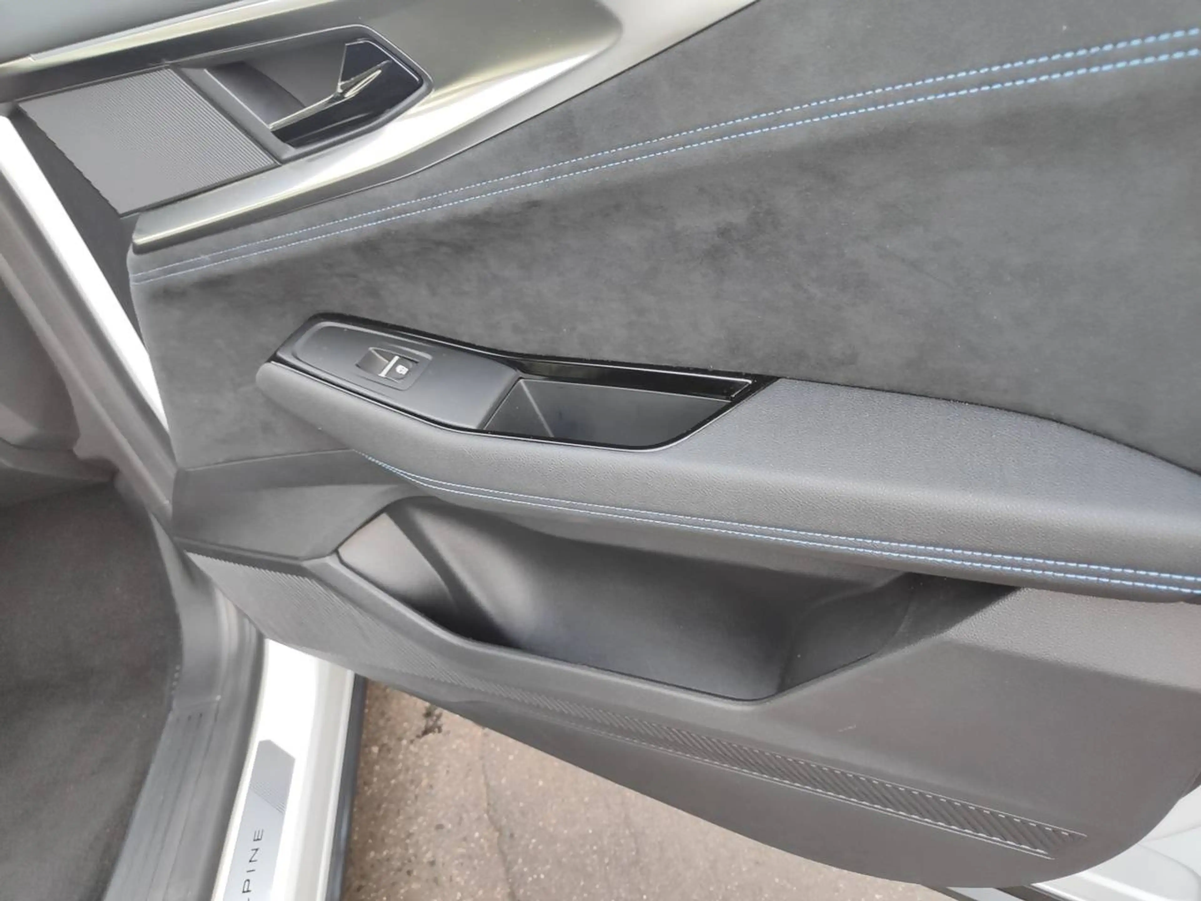 Renault Espace Esprit Alpine E-Tech Hybrid — photo 10