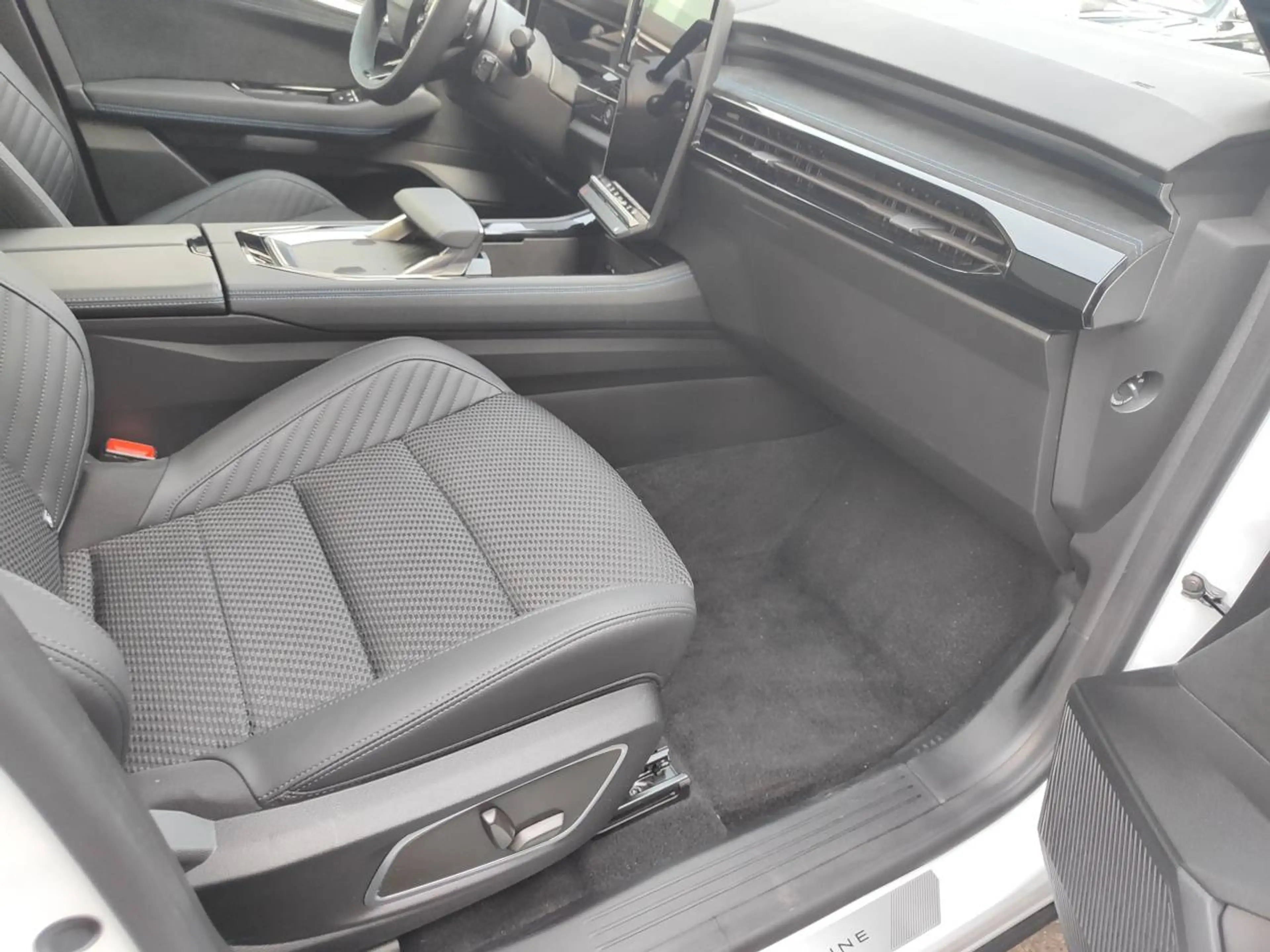 Renault Espace Esprit Alpine E-Tech Hybrid — photo 11