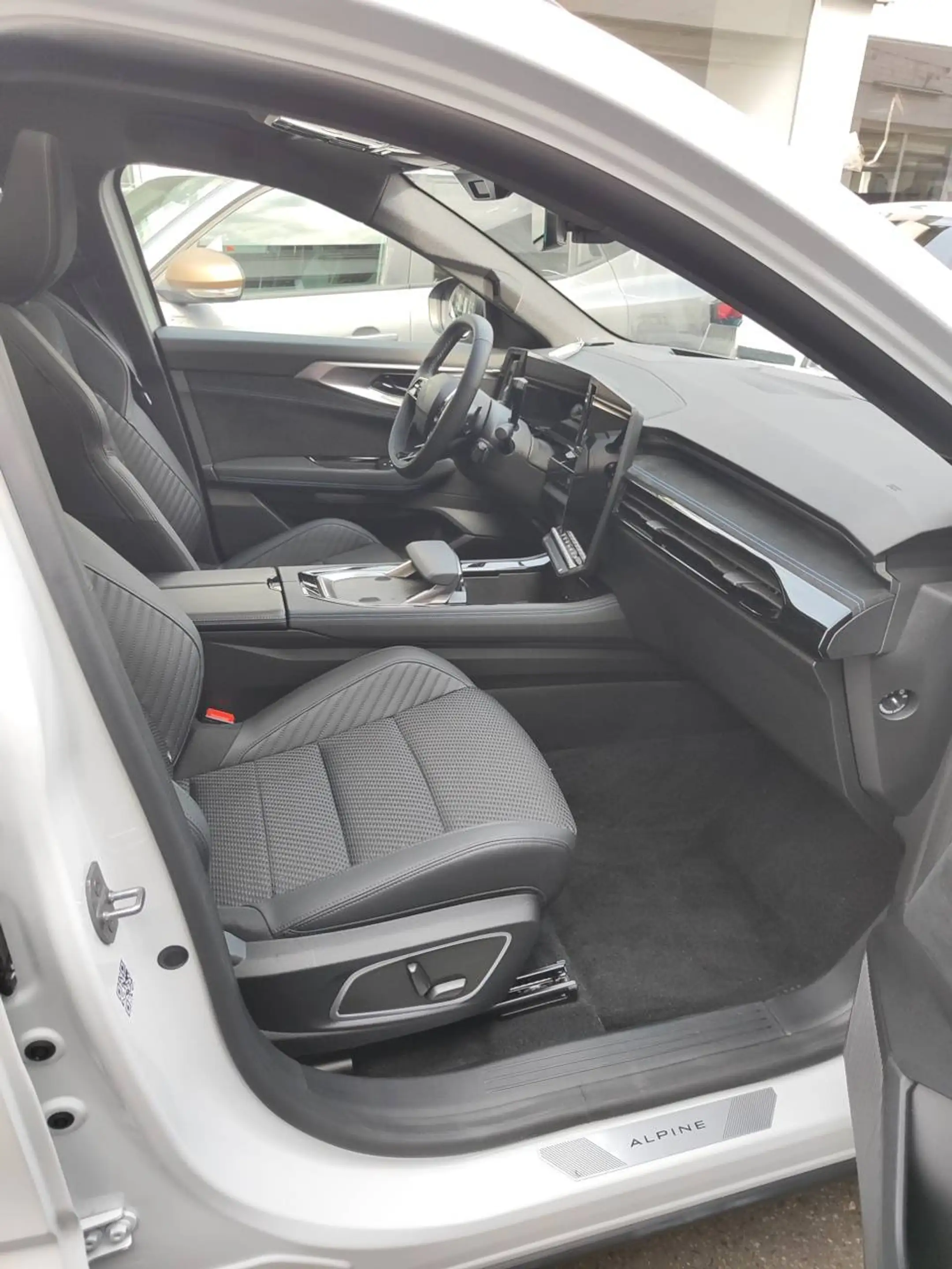 Renault Espace Esprit Alpine E-Tech Hybrid — photo 13
