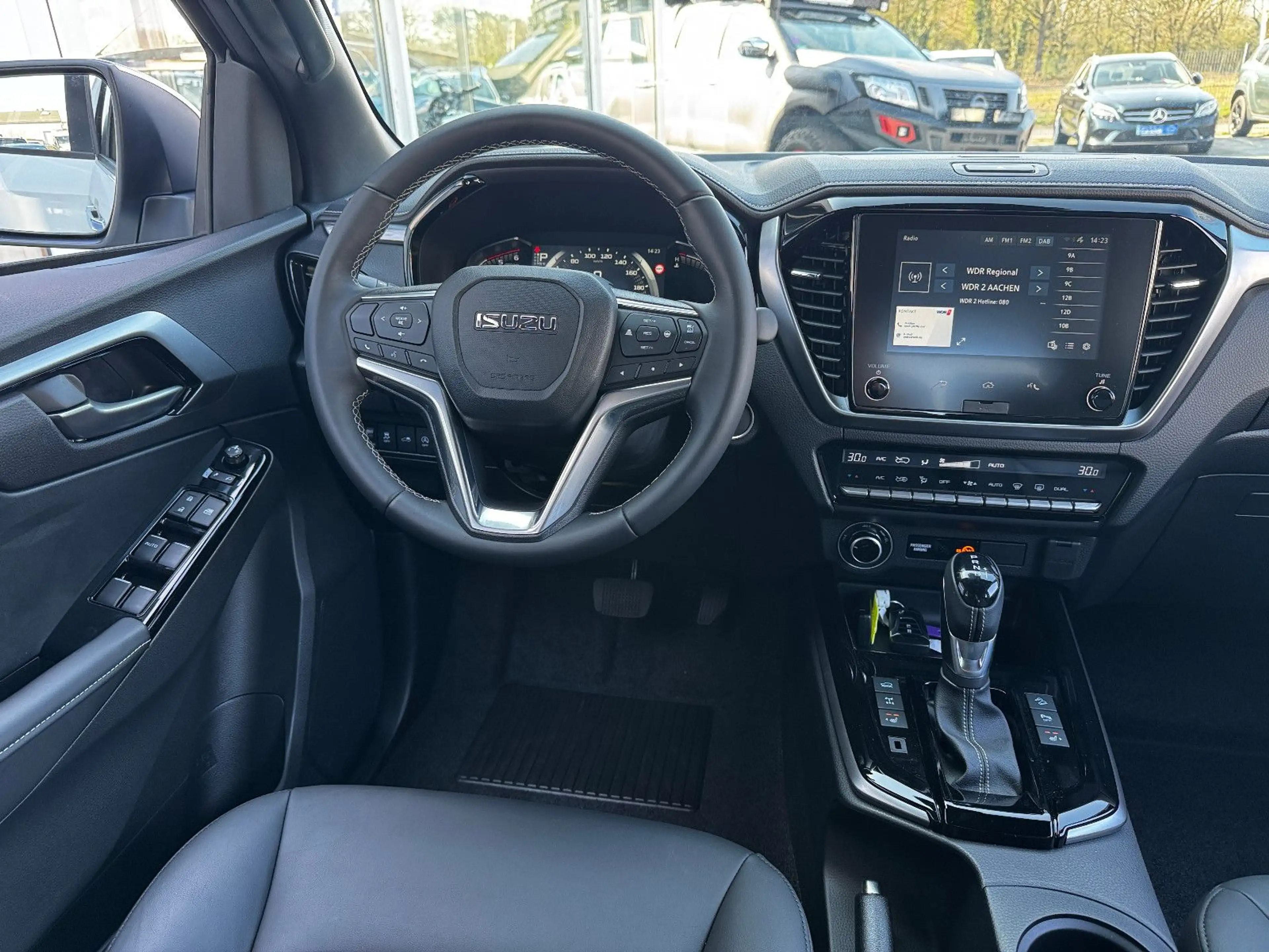 Isuzu D-Max Double Cab 4WD LSE LED ACC PDC KAMERA — photo 9