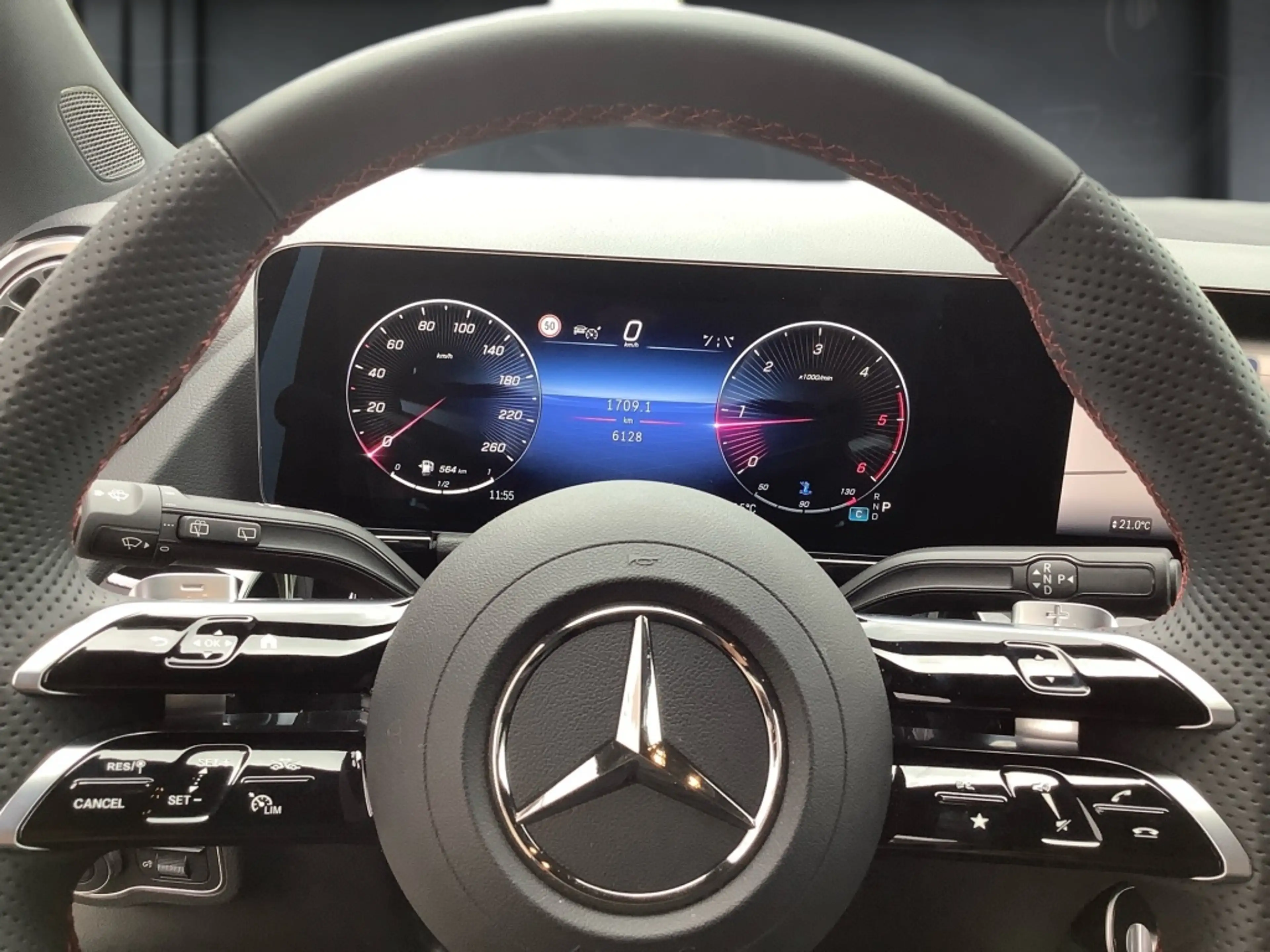 Mercedes-Benz GLA 200 d AMG+MBUX+DISTRONIC+NIGHT+AMBIENTE+AHK — photo 7