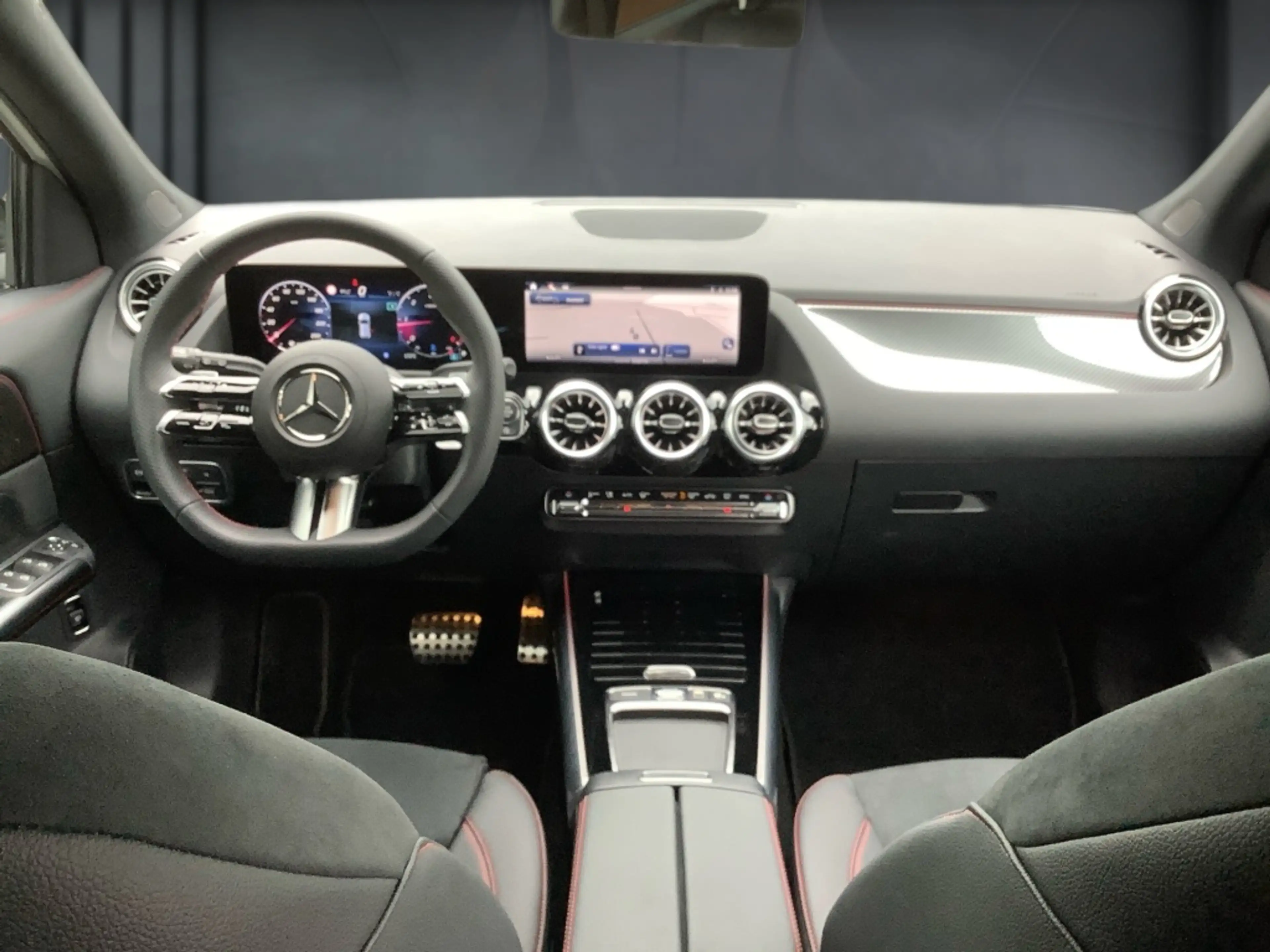 Mercedes-Benz GLA 200 d AMG+MBUX+DISTRONIC+NIGHT+AMBIENTE+AHK — photo 14