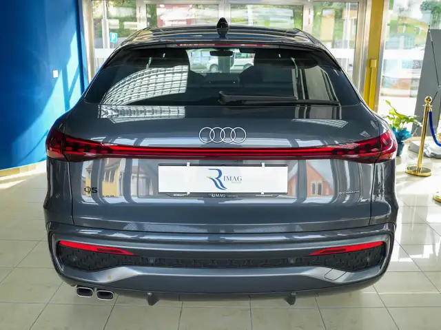Audi Q5 view 5