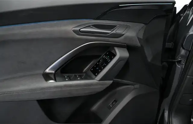 Audi Q5 view 7