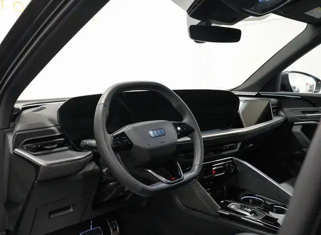 Audi Q5 view 8