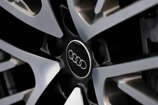 Audi Q5 view 13
