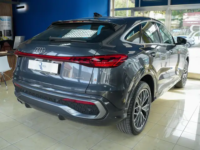 Audi Q5 view 4
