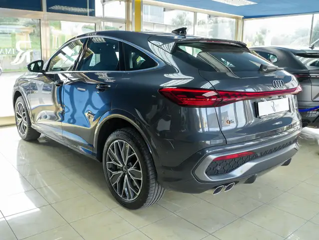 Audi Q5 view 6