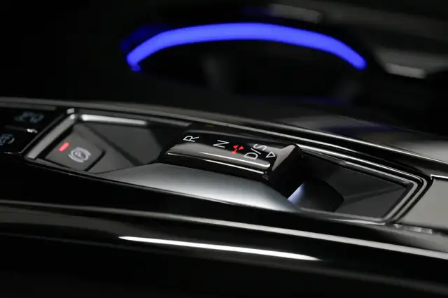 Audi Q5 view 14