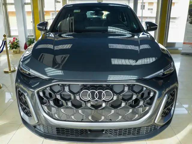 Audi Q5 view 2