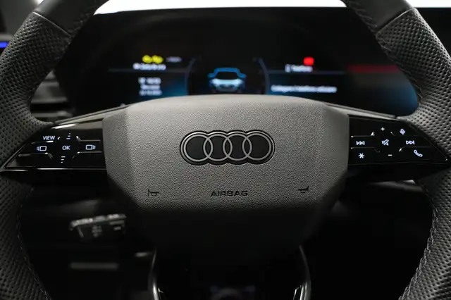 Audi Q5 view 10