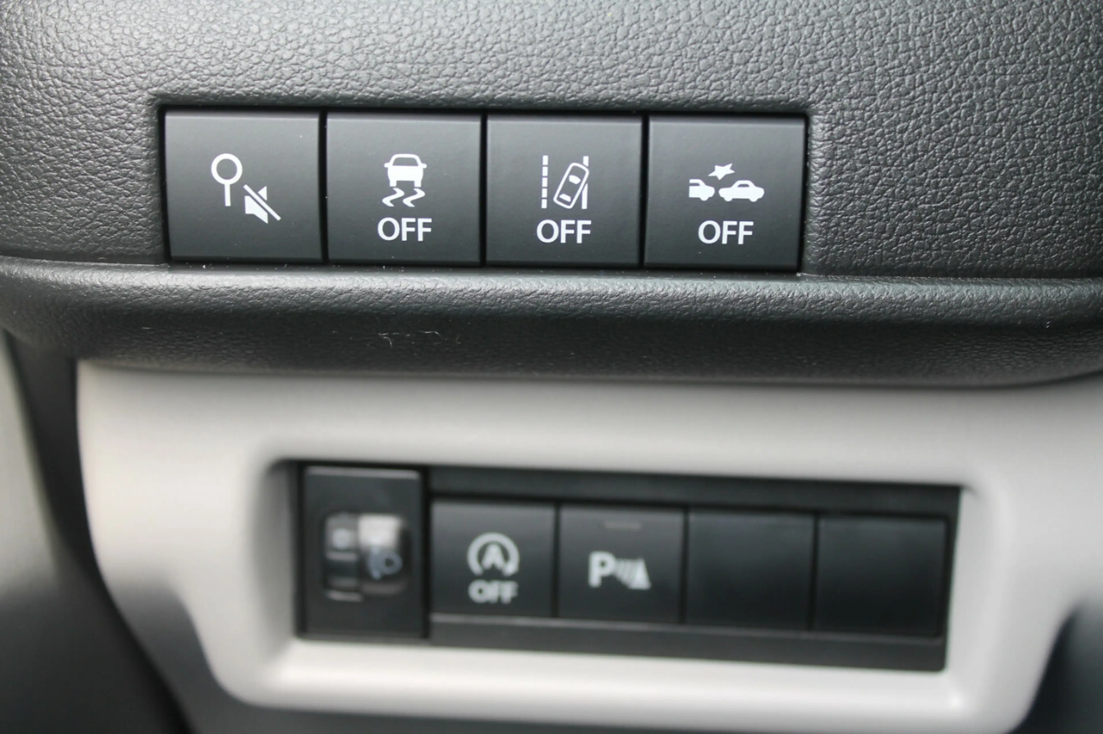 Suzuki Swift 1.2 Comfort Hybrid — photo 10