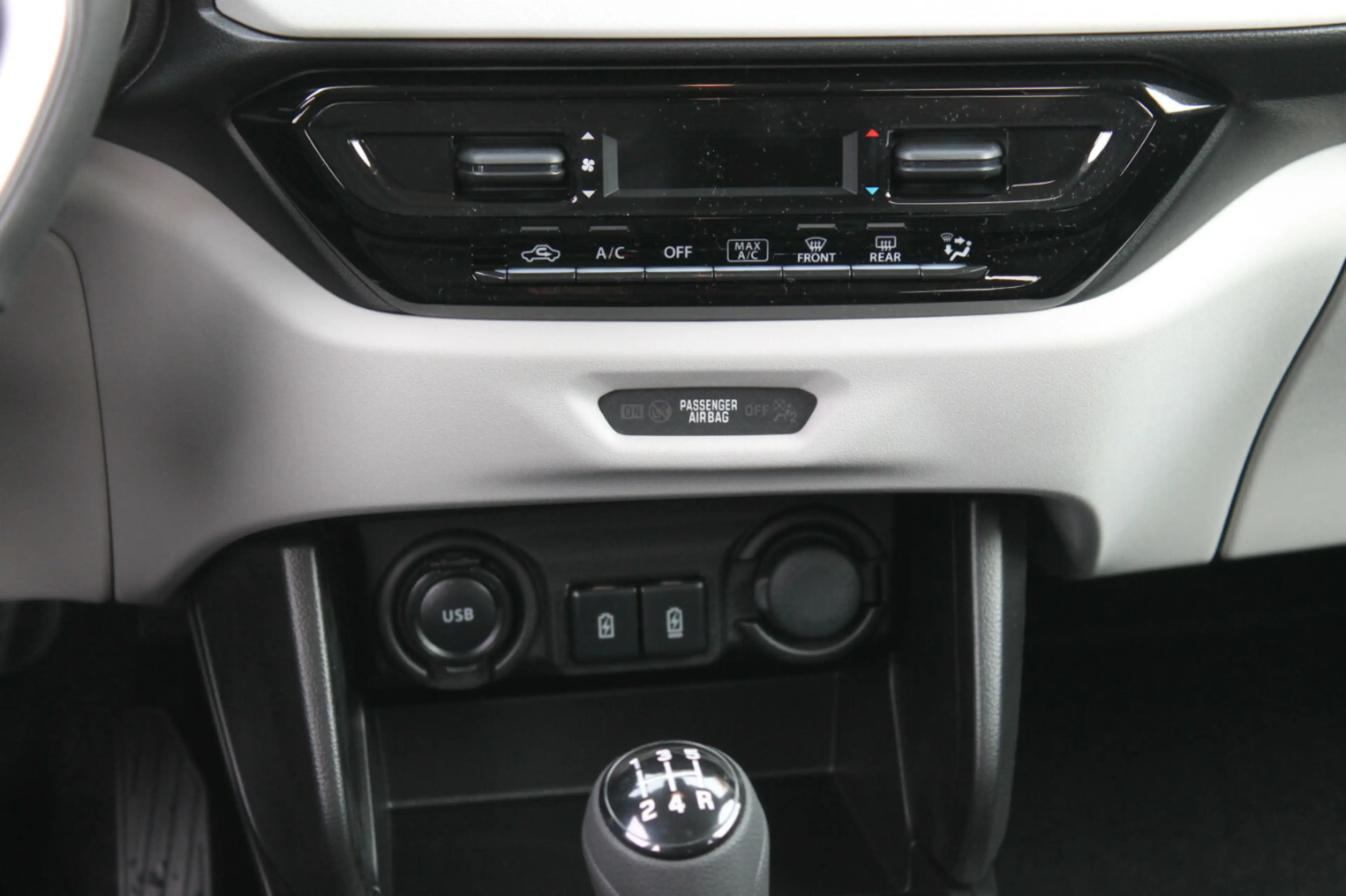 Suzuki Swift 1.2 Comfort Hybrid — photo 9