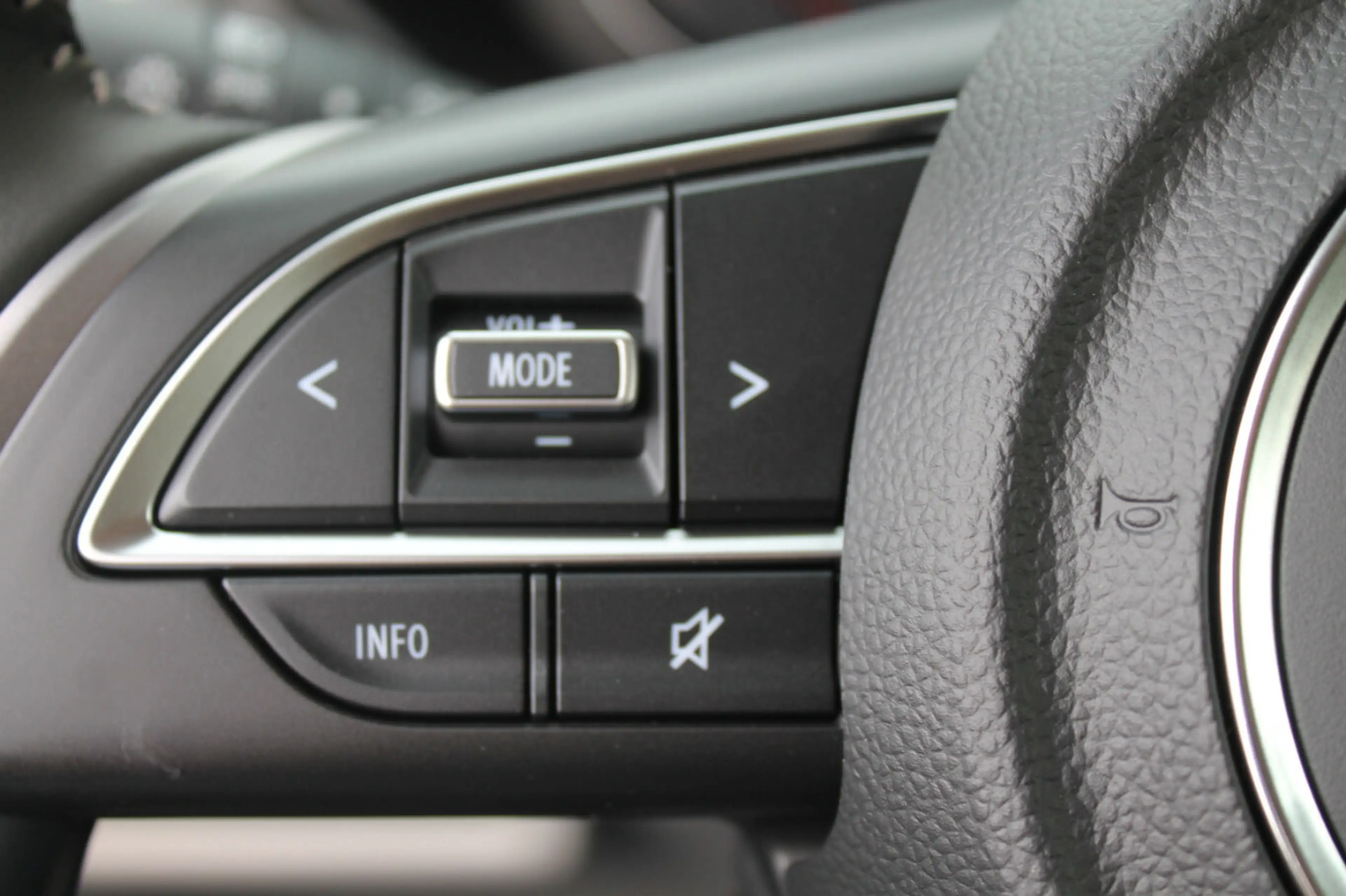 Suzuki Swift 1.2 Comfort Hybrid — photo 6