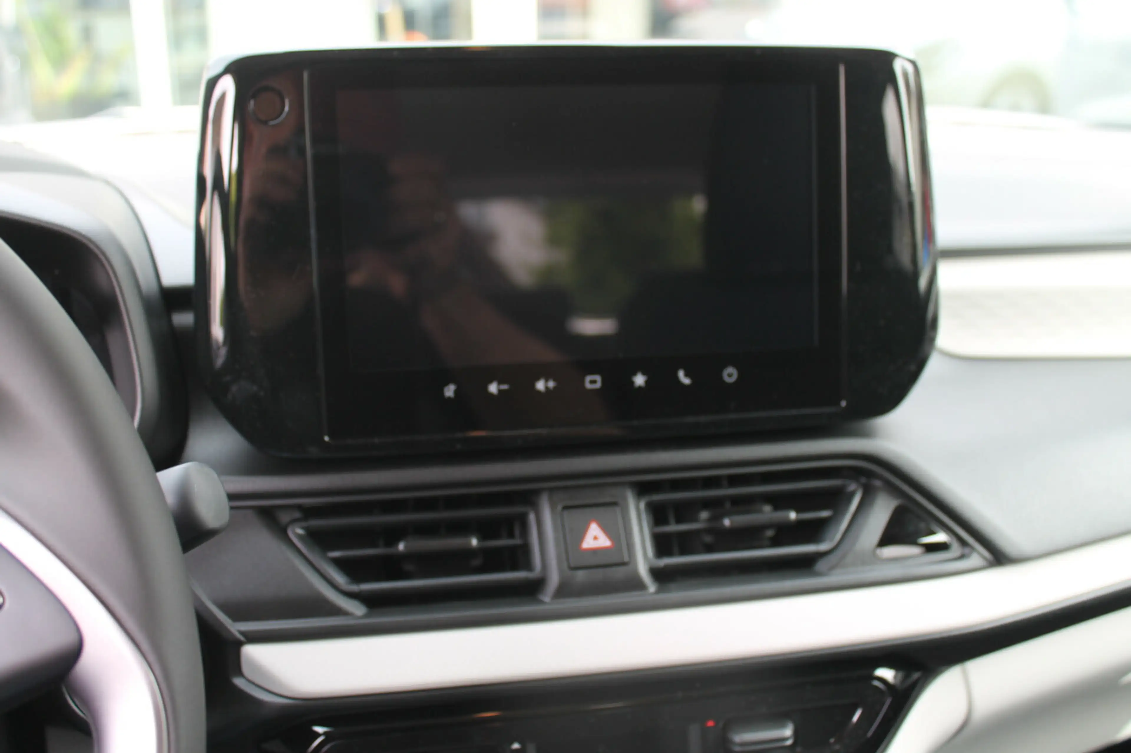 Suzuki Swift 1.2 Comfort Hybrid — photo 8