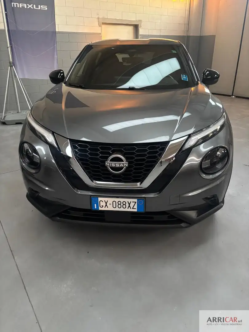 Nissan Juke Juke 1.0 DIG-T 114 CV N-Connecta Gris - 1