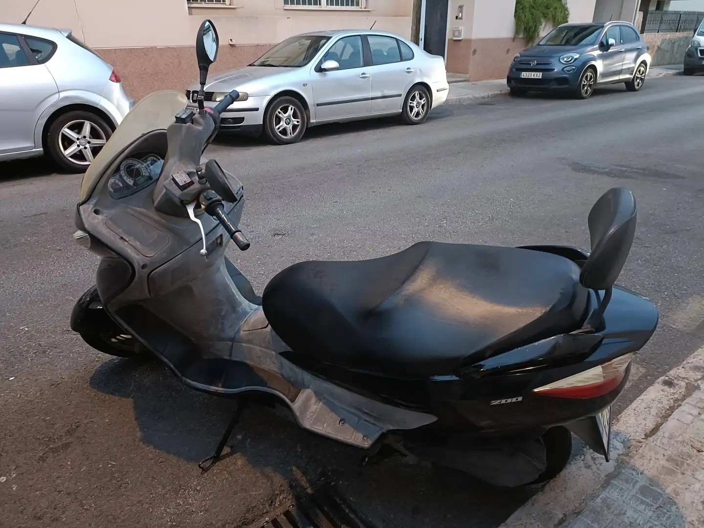 Suzuki Burgman 200 Negro - 2
