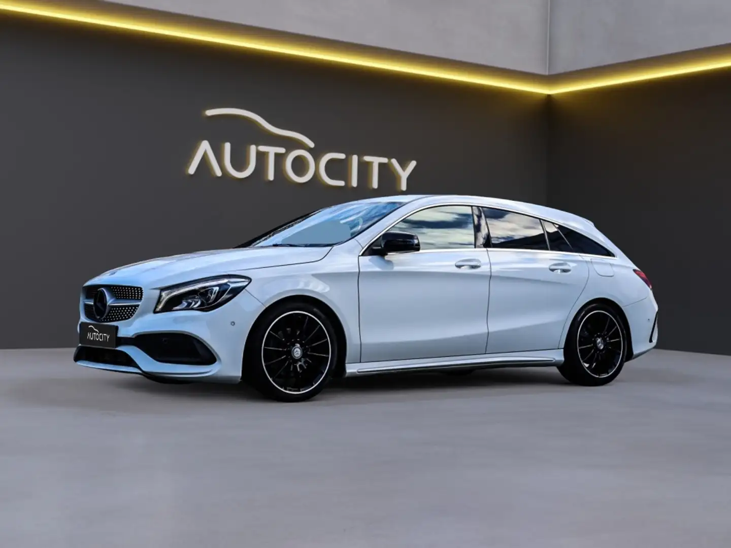 Mercedes-Benz CLA 180 Shooting Brake Business Solution AMG Line Navi l C Blanc - 1