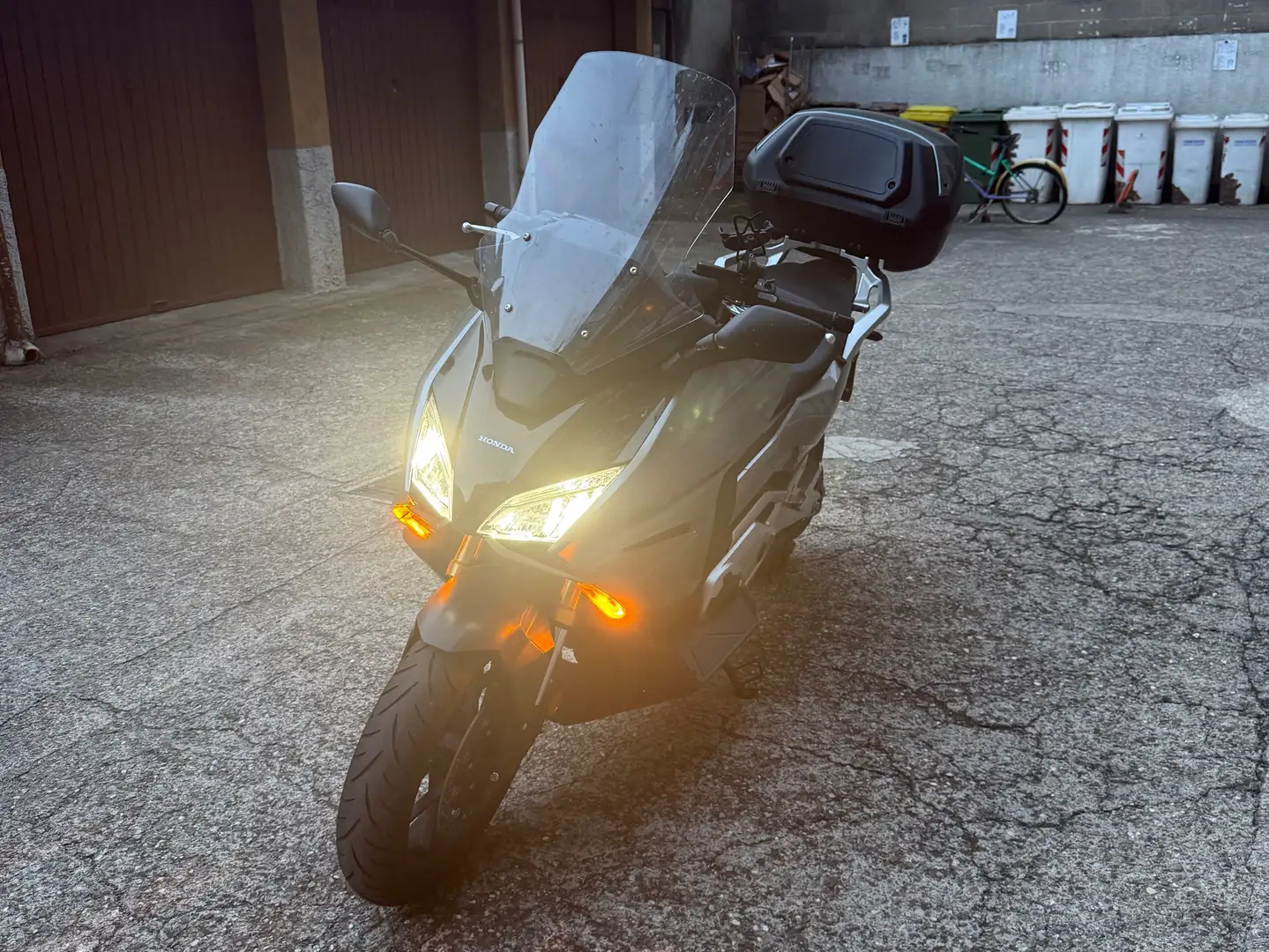 Honda Forza 750 Gris - 1