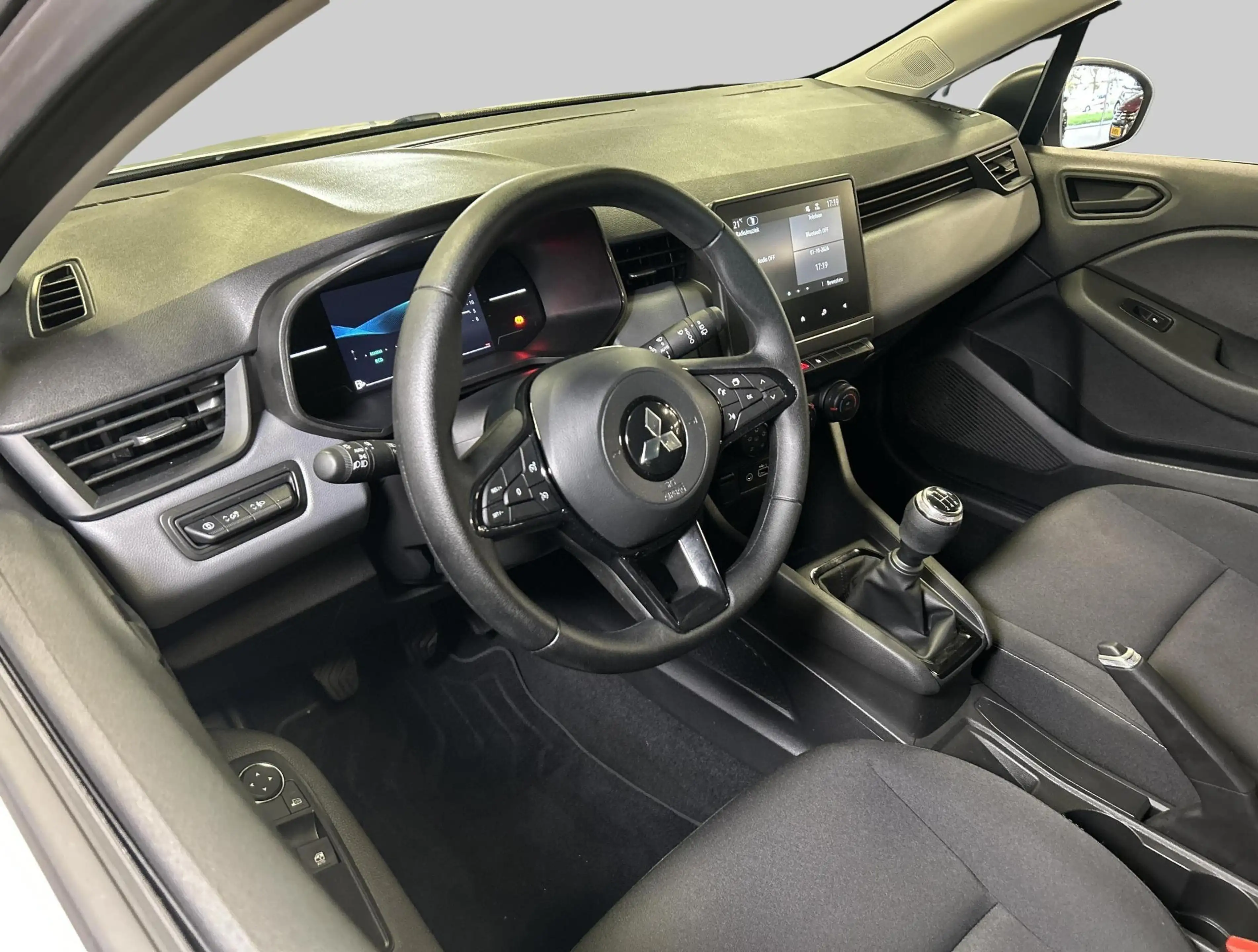 Mitsubishi Colt 1.0 MT Pure — photo 8