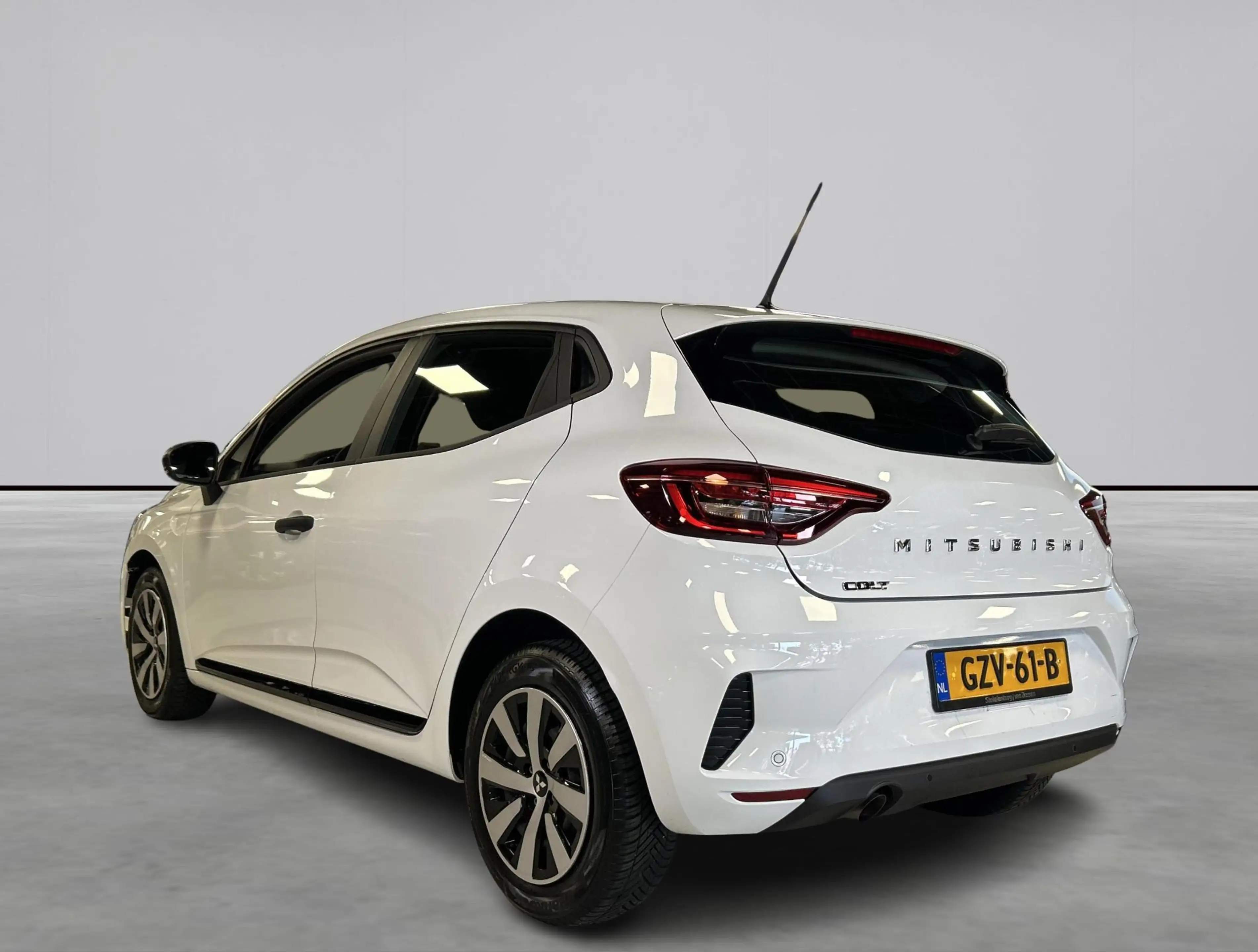 Mitsubishi Colt 1.0 MT Pure — photo 3