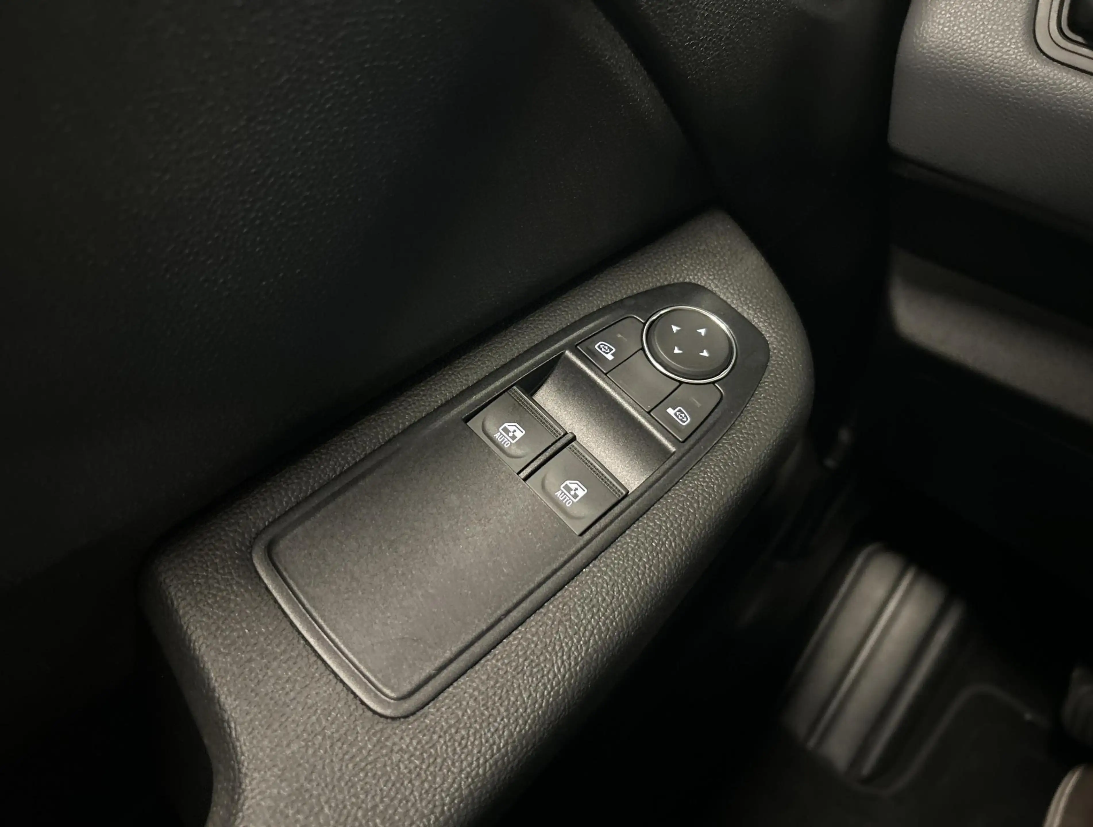 Mitsubishi Colt 1.0 MT Pure — photo 14