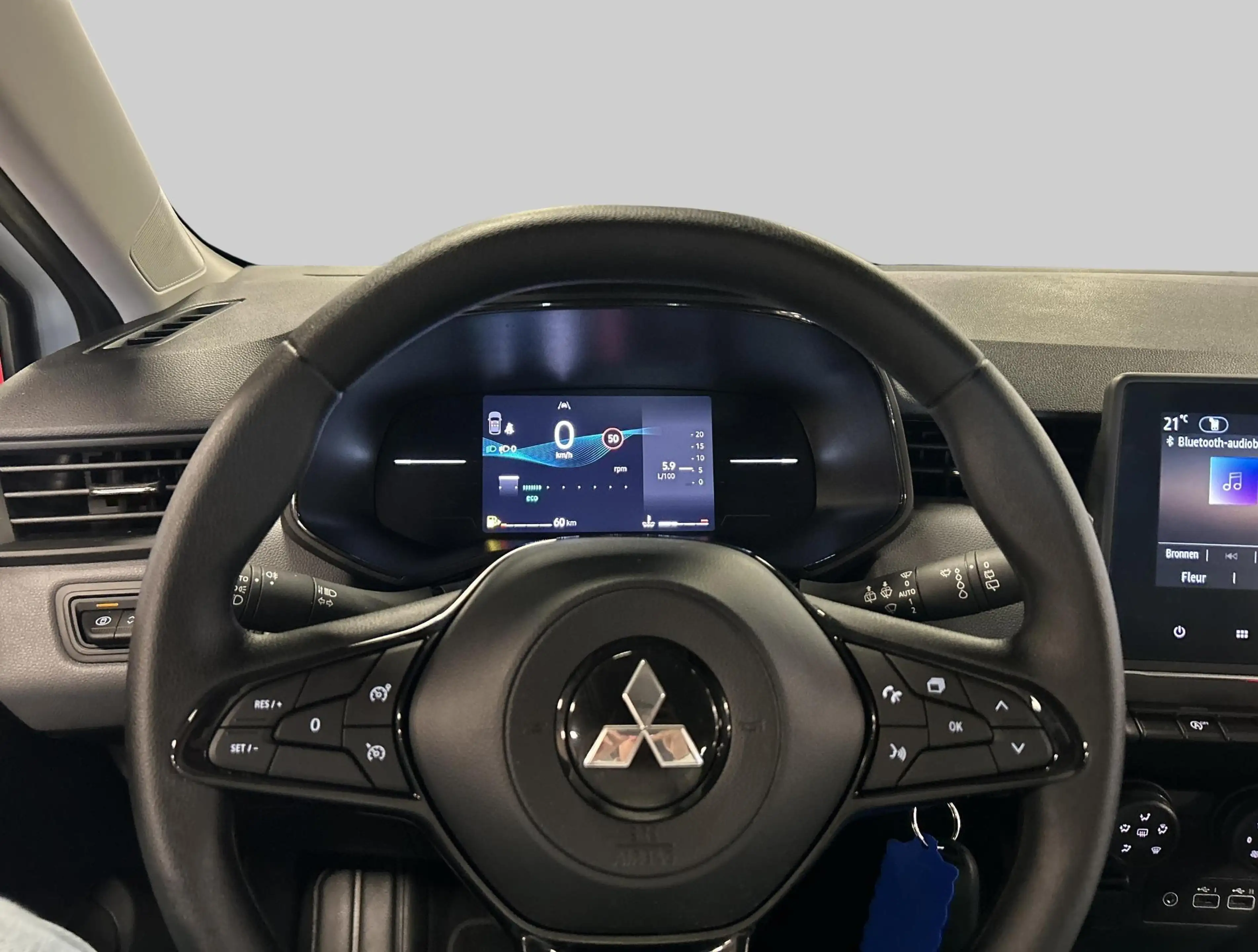Mitsubishi Colt 1.0 MT Pure — photo 12