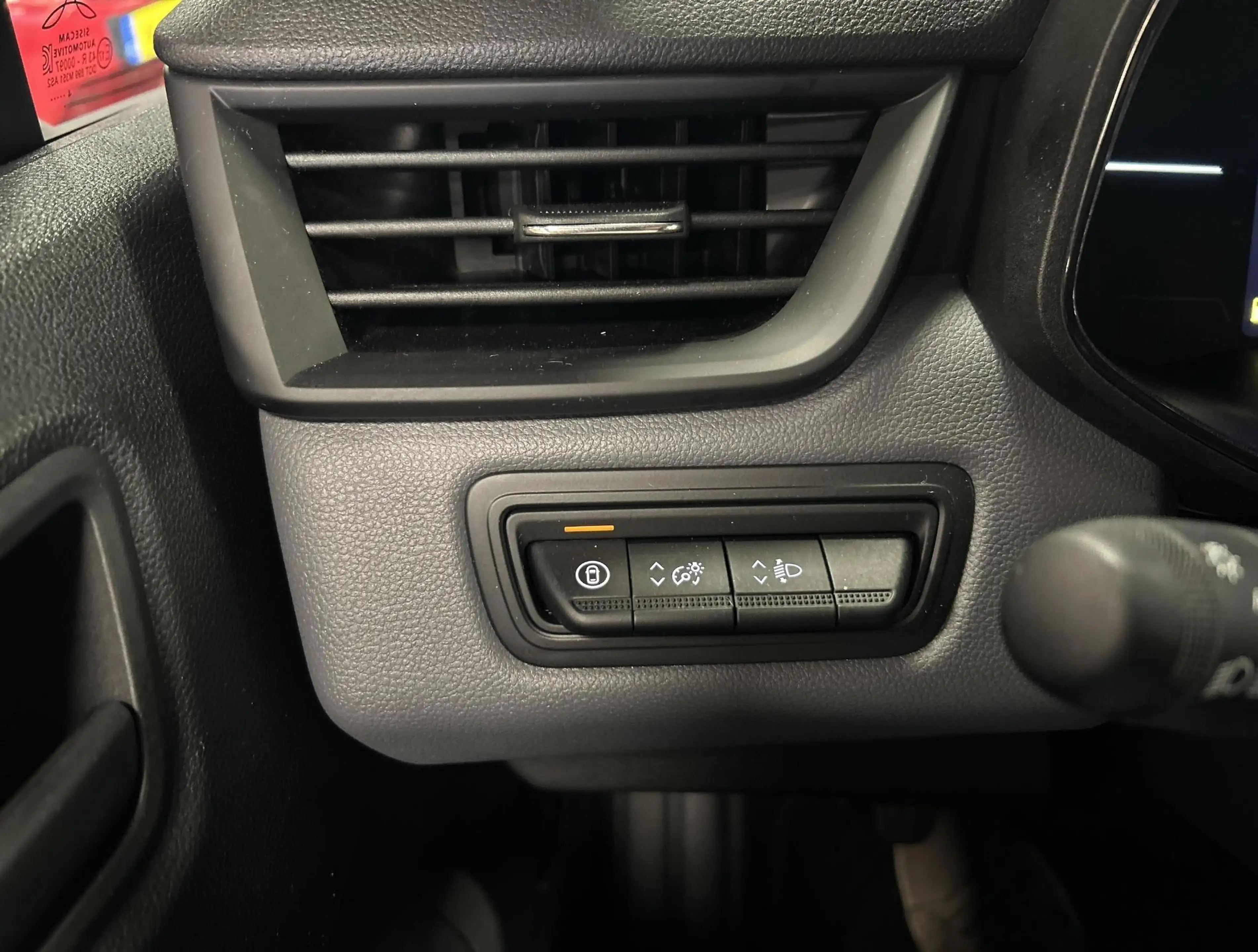 Mitsubishi Colt 1.0 MT Pure — photo 15