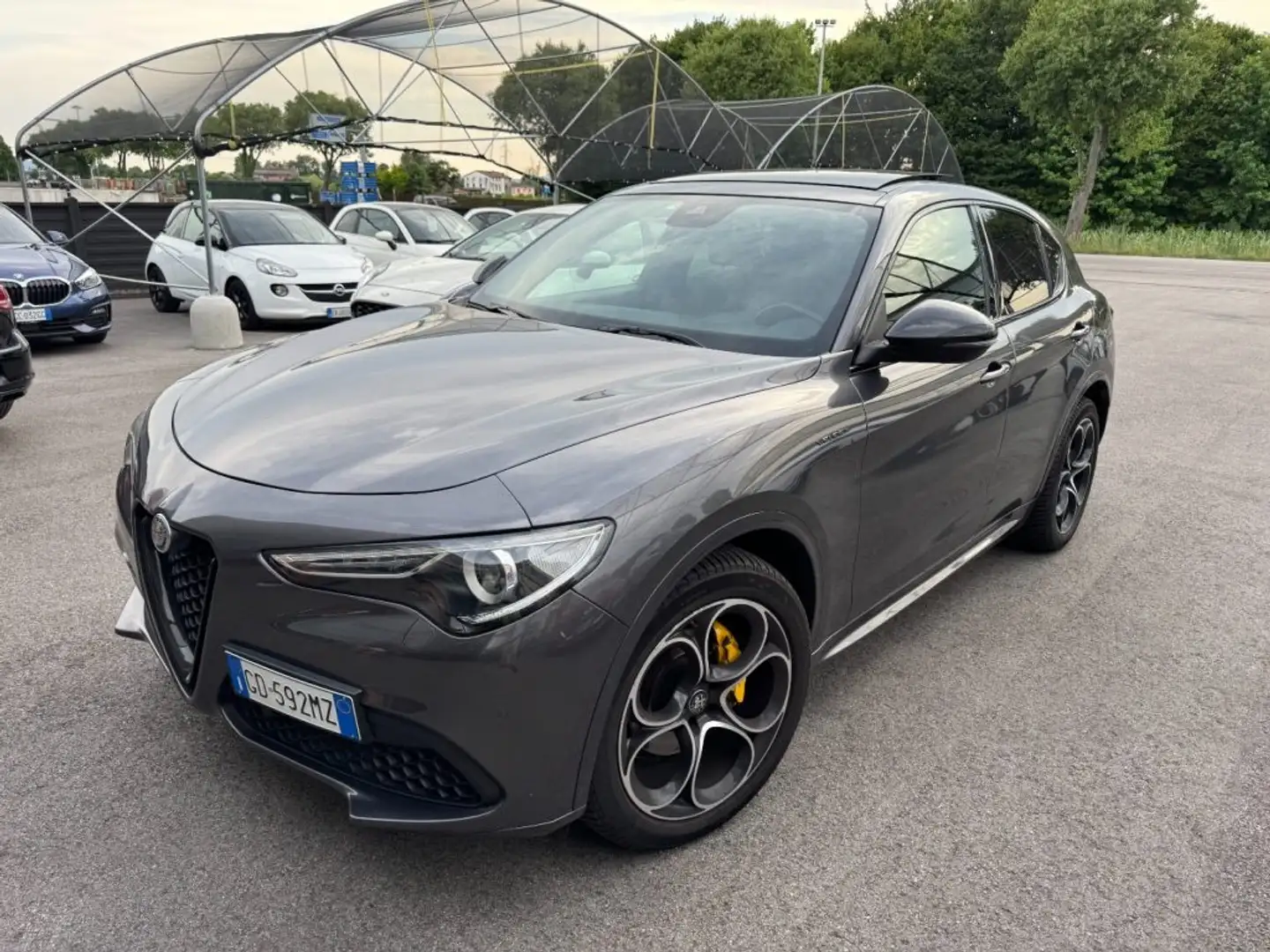 Alfa Romeo Stelvio 2.2 Turbodiesel 210 CV AT8 Q4 Veloce Tì Grijs - 1