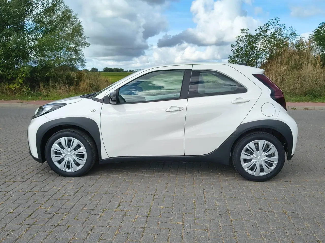 Toyota Aygo X Business Edition Klima und Sitzheizung RFK, миниатюра 3