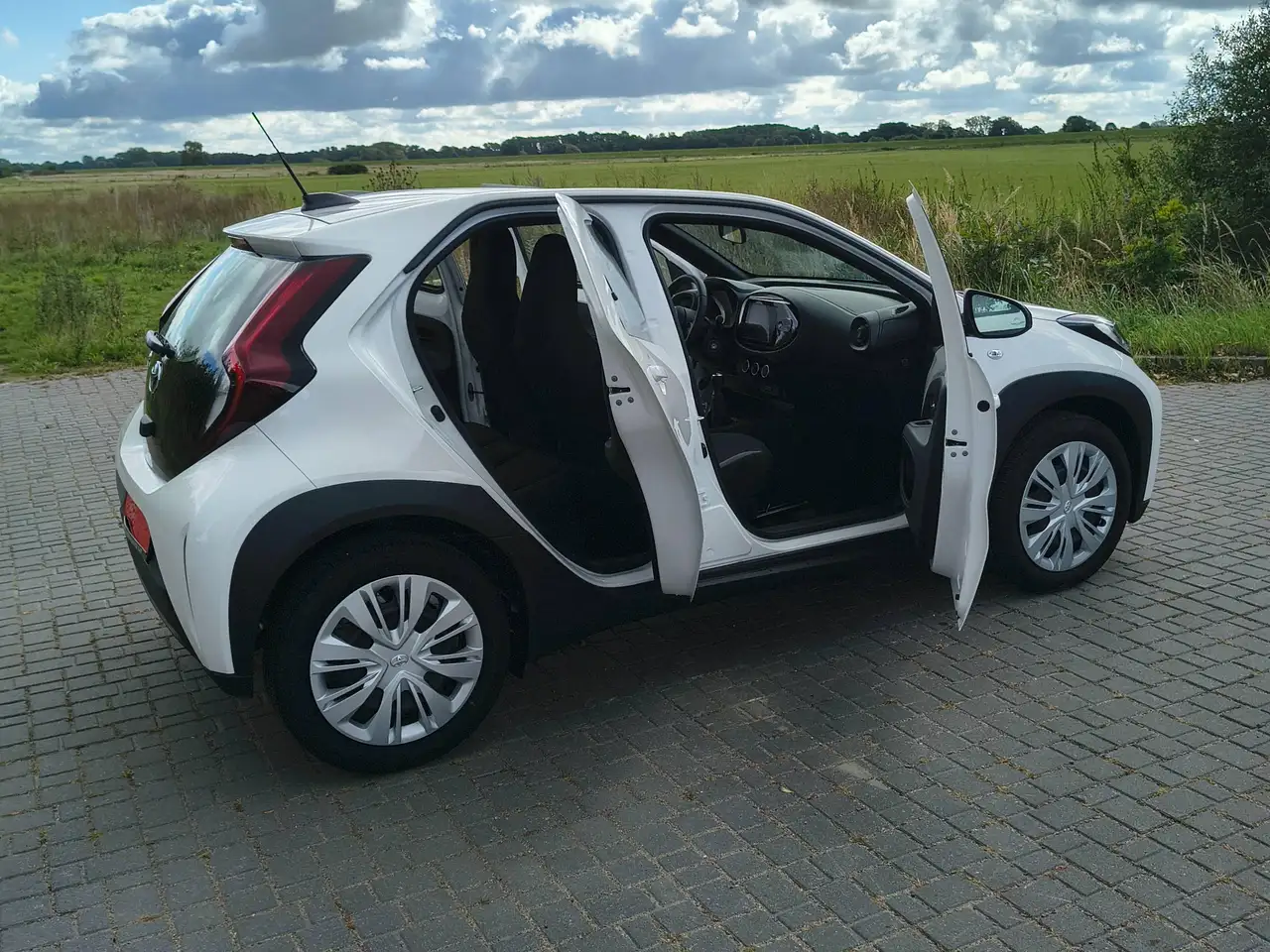 Toyota Aygo X Business Edition Klima und Sitzheizung RFK, миниатюра 12