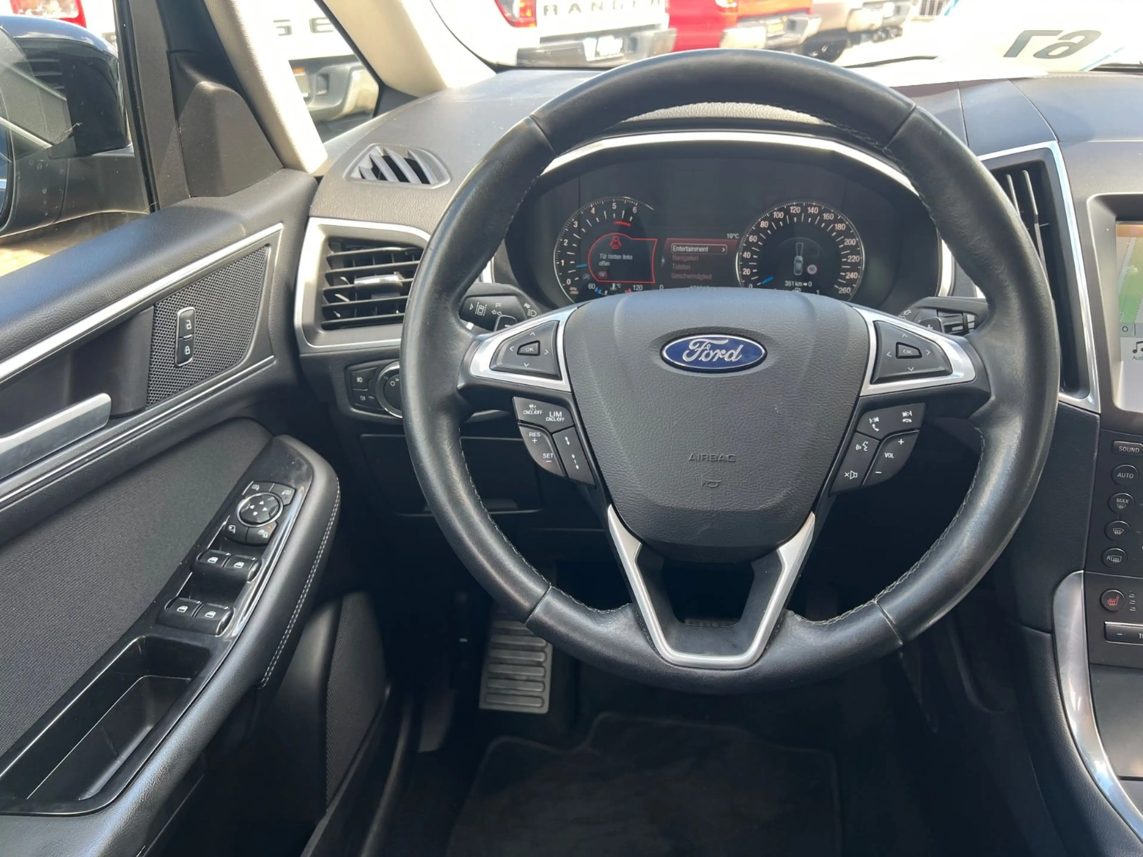 Ford S-Max S-MAX Titanium — photo 14