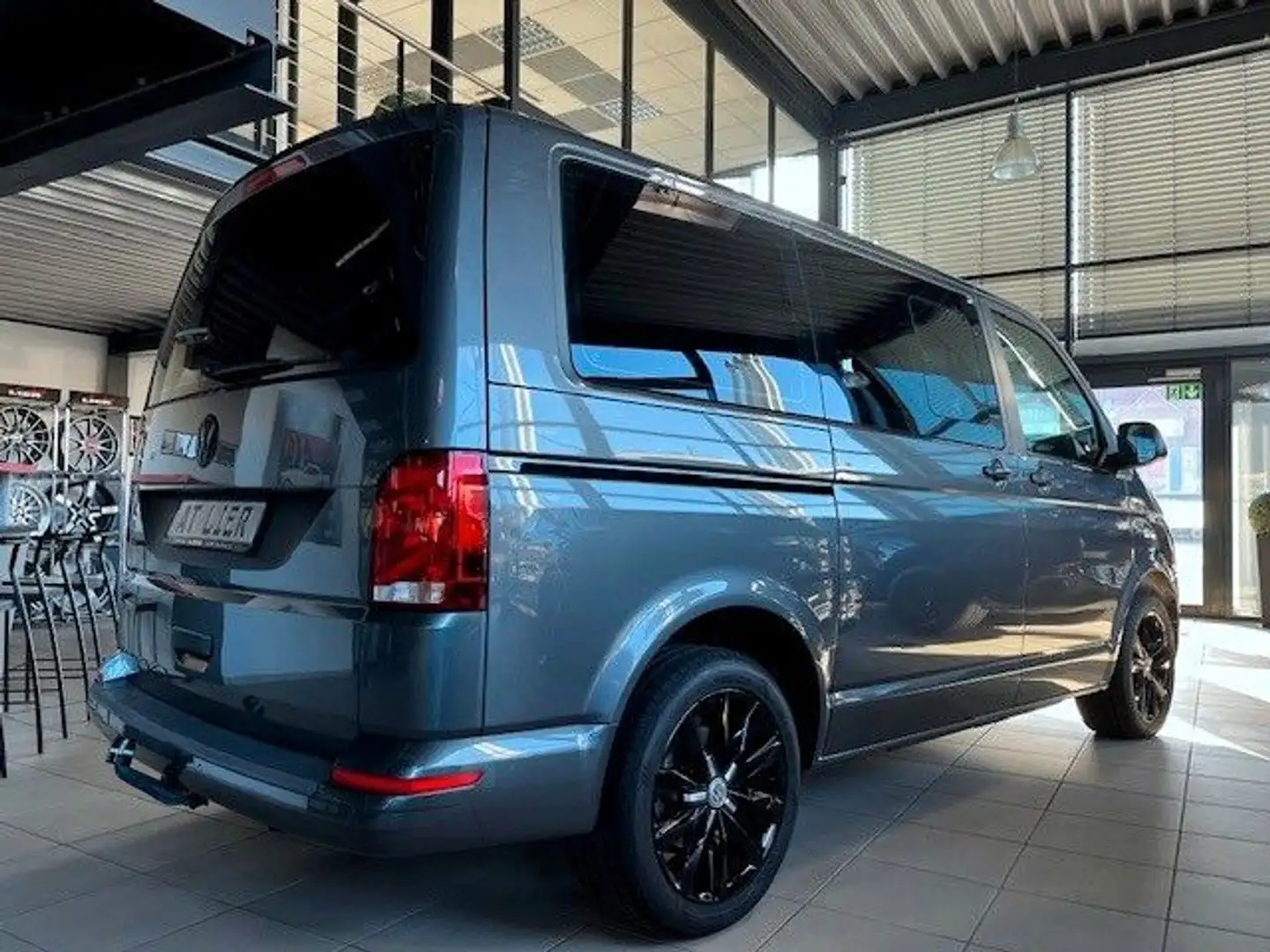 Volkswagen T6 Multivan T6.1 Multivan 2,0 TDI DSG 7-Sitze Gris - 2