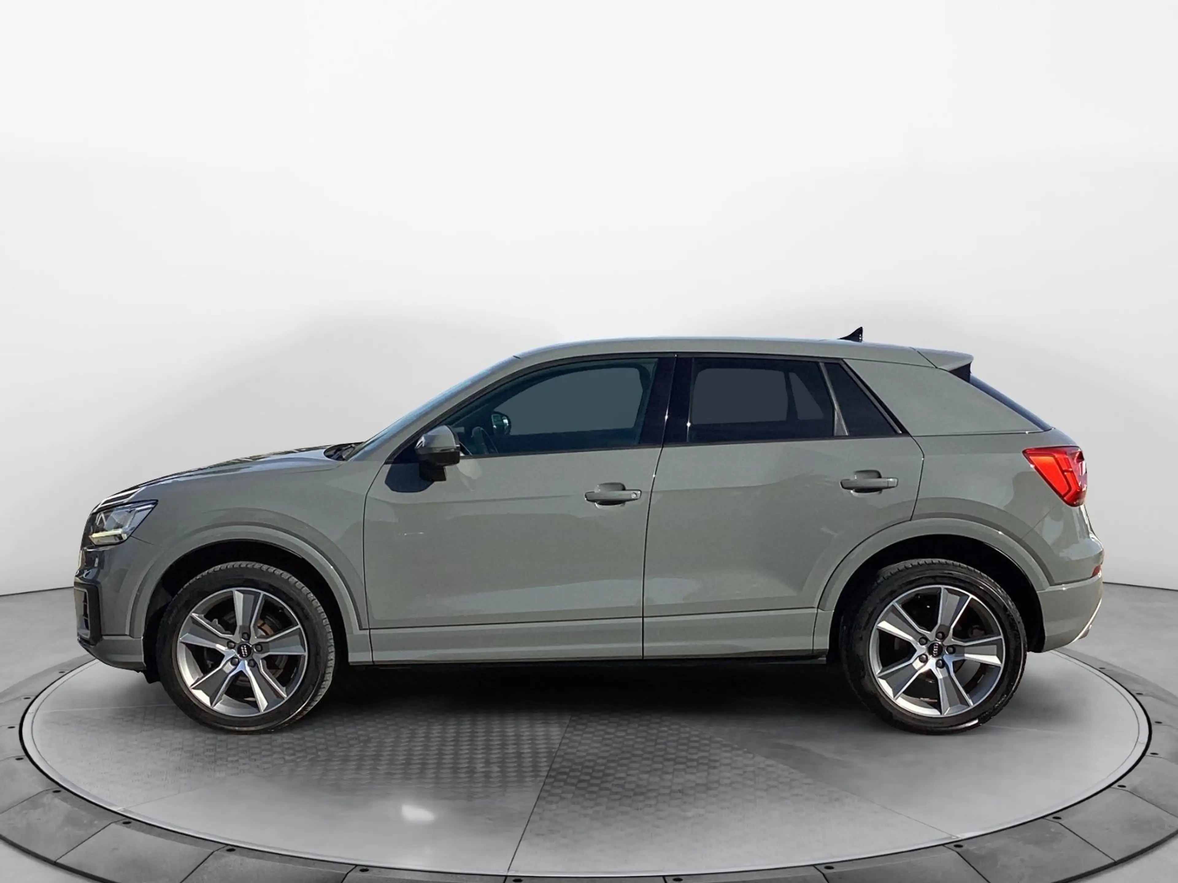 Audi Q2 35 TDI sport, smart phone interface, Sportsit — photo 2