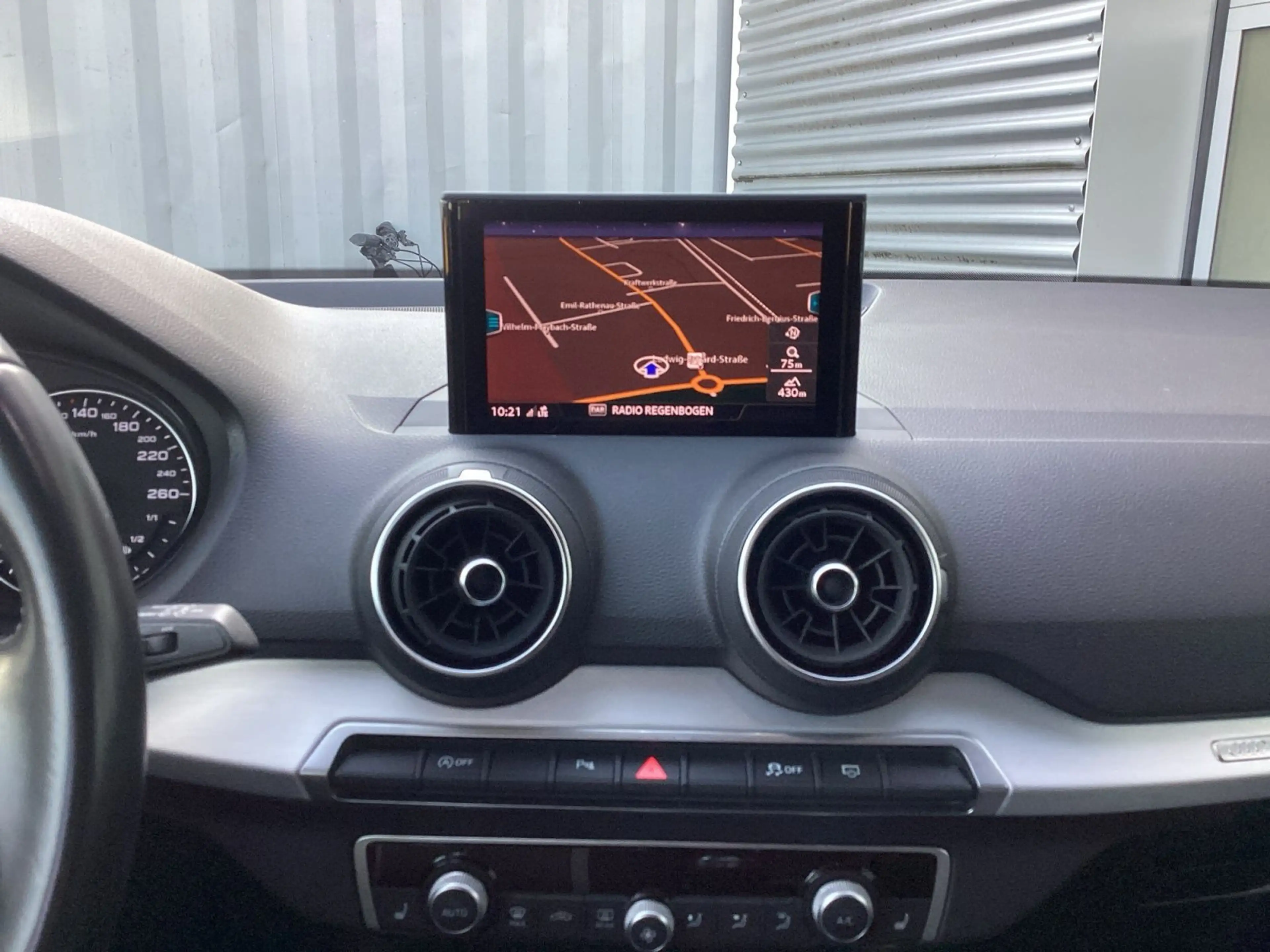 Audi Q2 35 TDI sport, smart phone interface, Sportsit — photo 12
