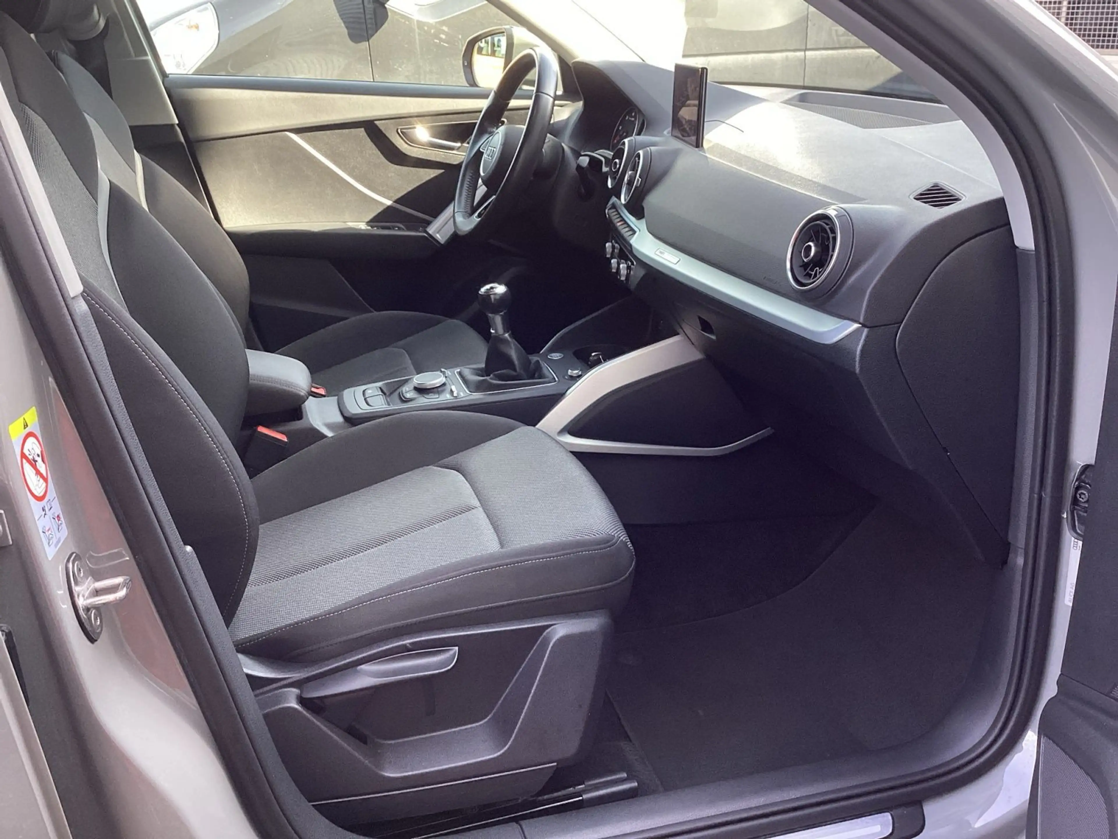 Audi Q2 35 TDI sport, smart phone interface, Sportsit — photo 15