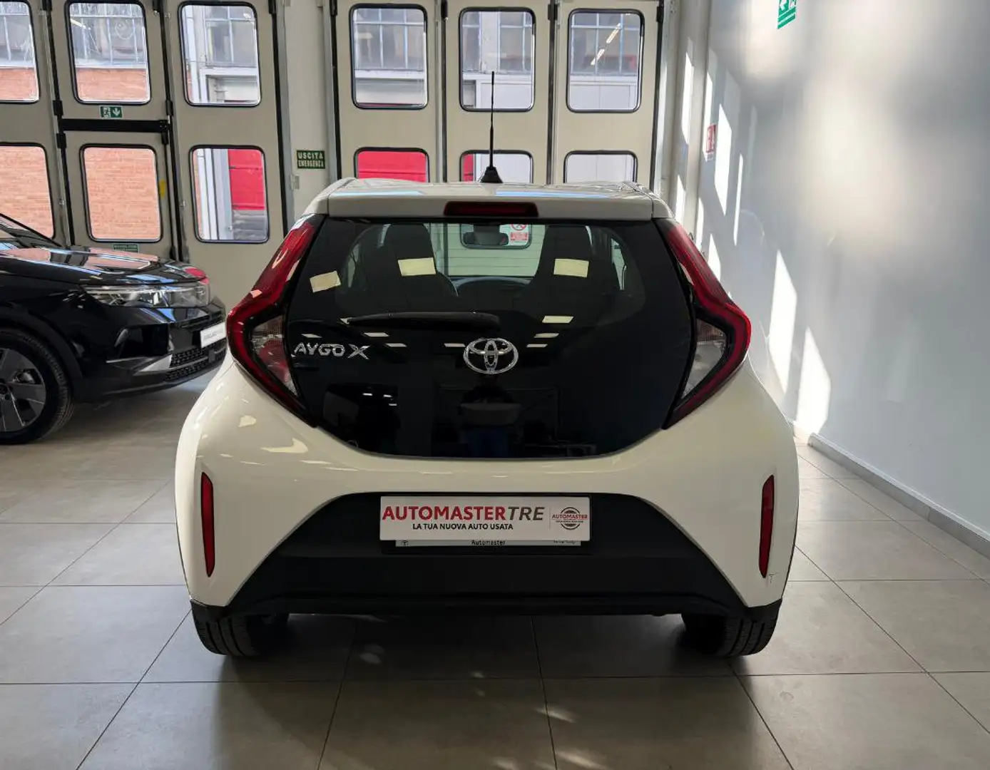 Toyota Aygo X Aygo X 1.0 VVT-i 72 CV 5 porte JBL Special Edition Blanc - 2