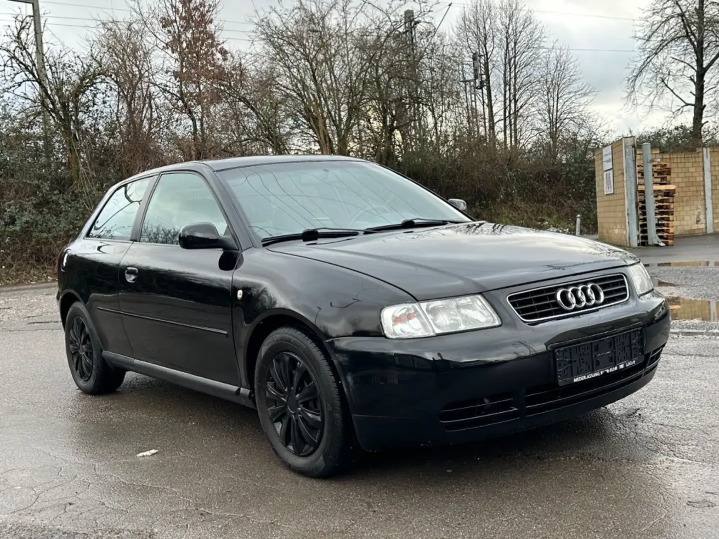 Audi A3 1.6 Benzin Ambition Schwarz - 1