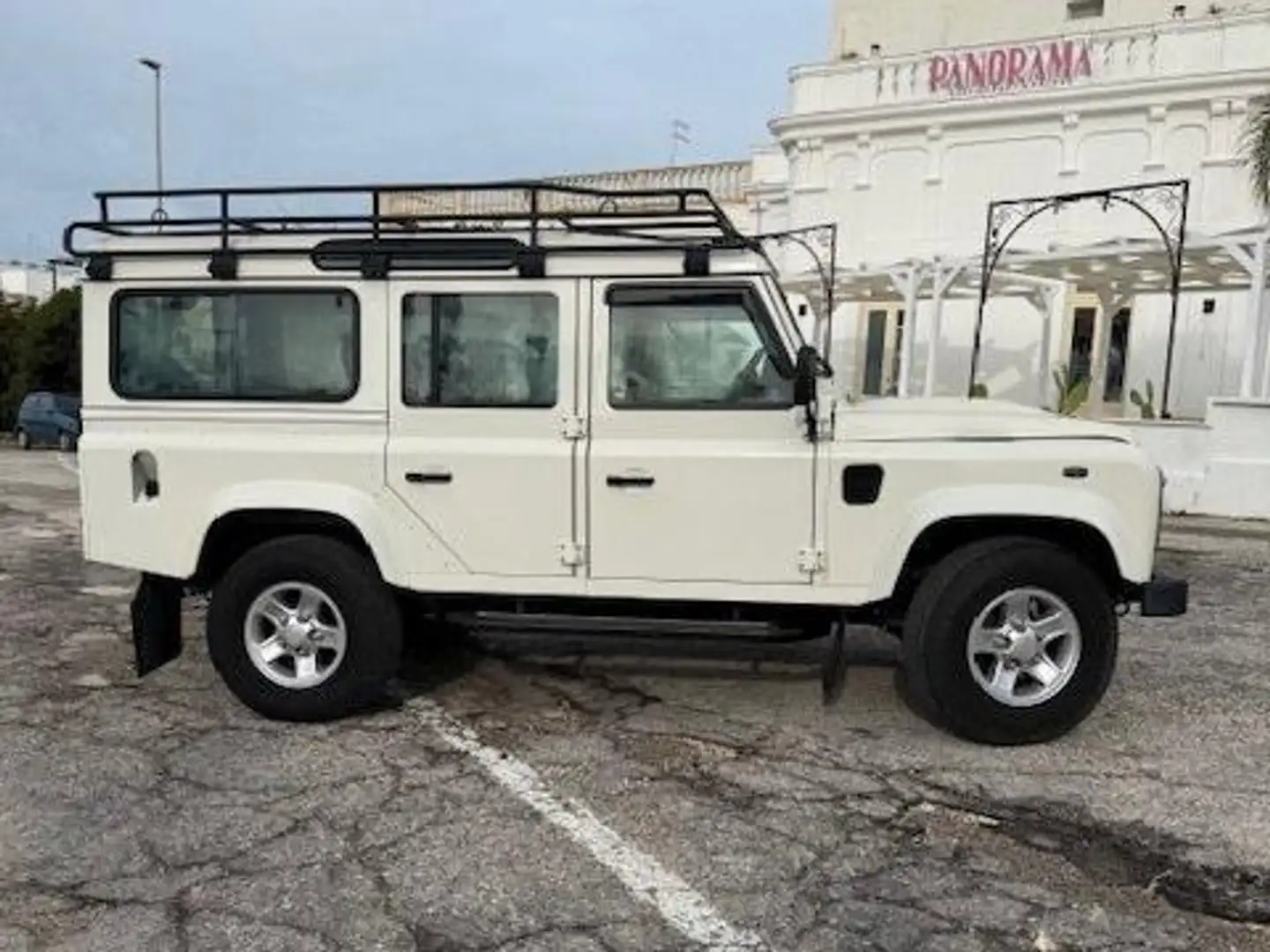 Land Rover Defender Defender VI 2007 110/130 110 2.4 td SE SW Bianco - 2