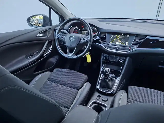 Opel Astra view 3