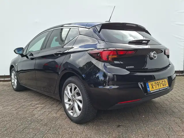 Opel Astra view 2