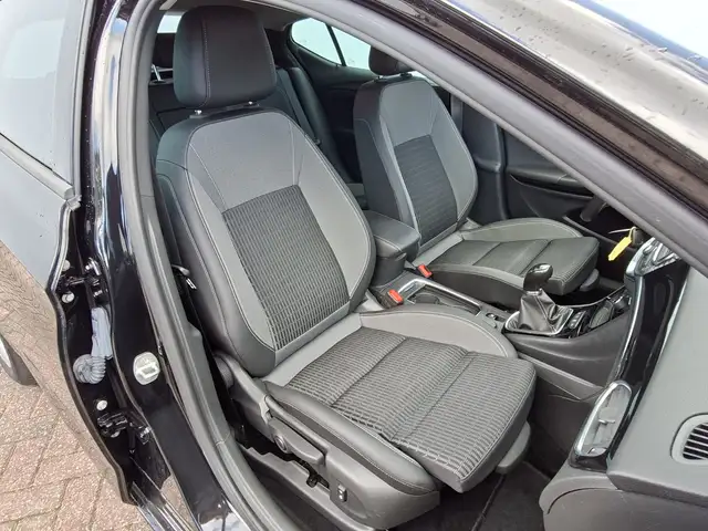 Opel Astra view 4