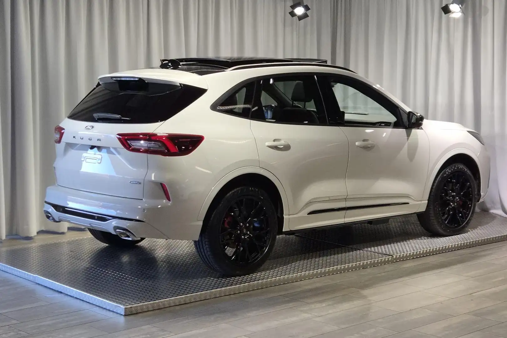 Ford Kuga 2.5 PHEV Sound Edition 20" | Panoramadak nieuw! Wit - 2