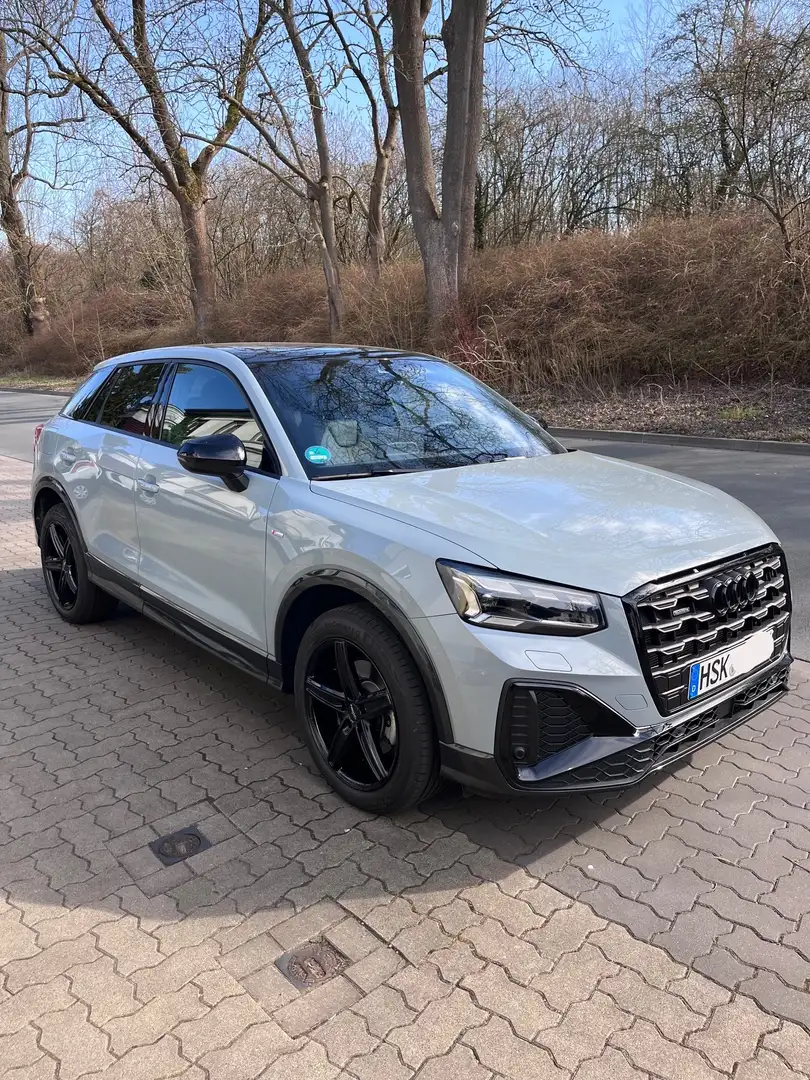Audi Q2 40 quattro S-tronic S-line Pano*AHK*Matrix*Sonos Grau - 1