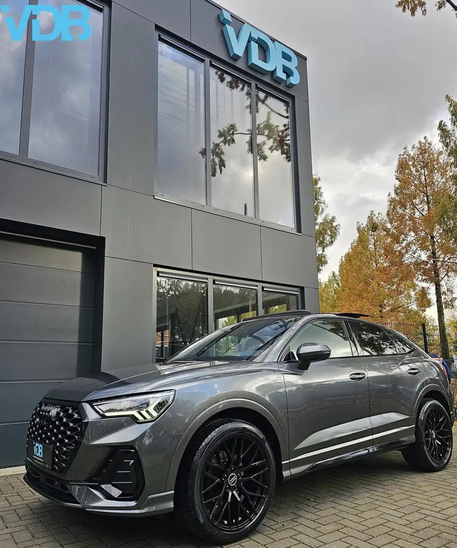 Audi Q3 Sportback 35 TFSI S-Line S-TRONIC BLACK EDITION PA Grijs - 2