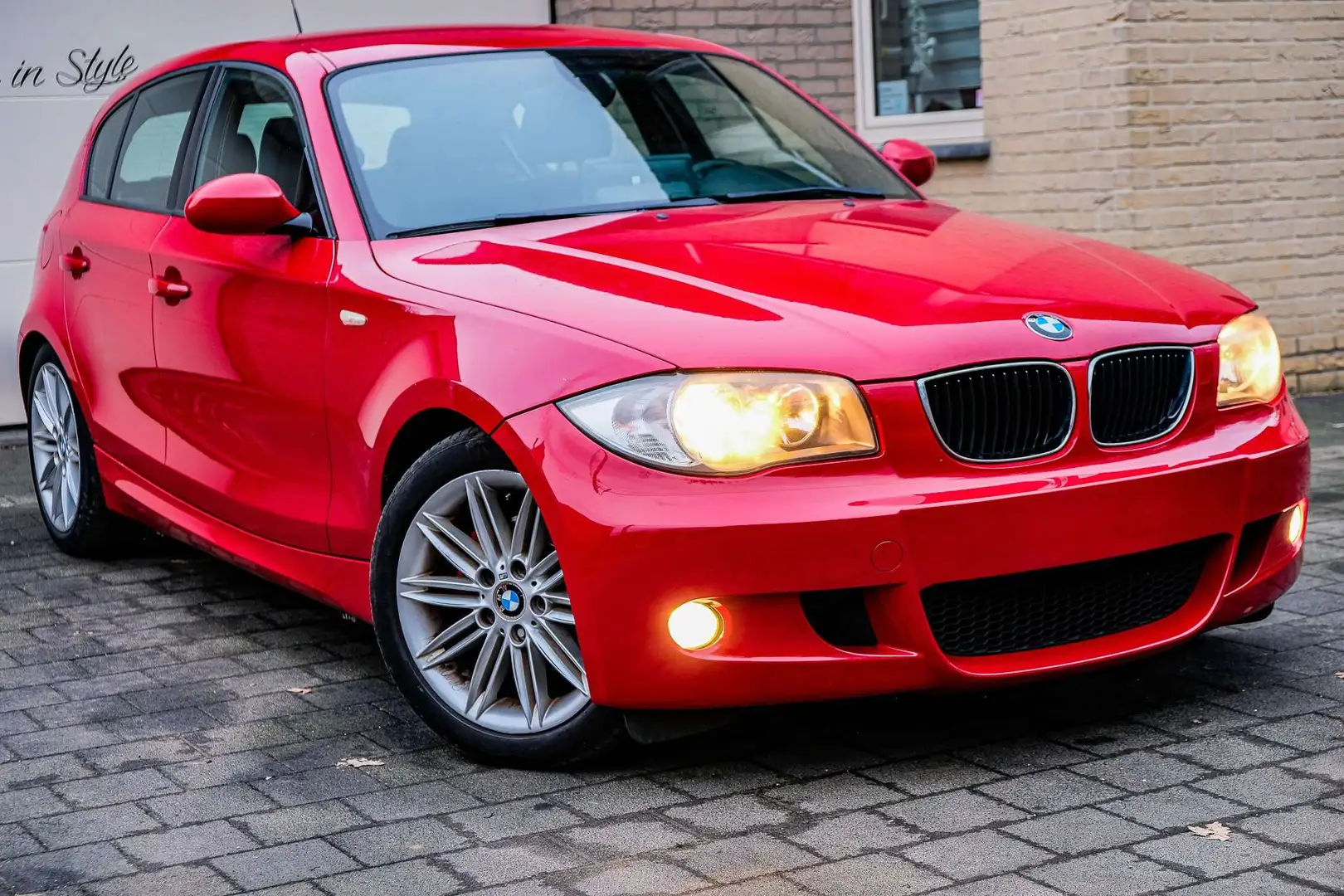 BMW 118 i M Sport Shadow Sportzetels AndroidAuto Rouge - 1